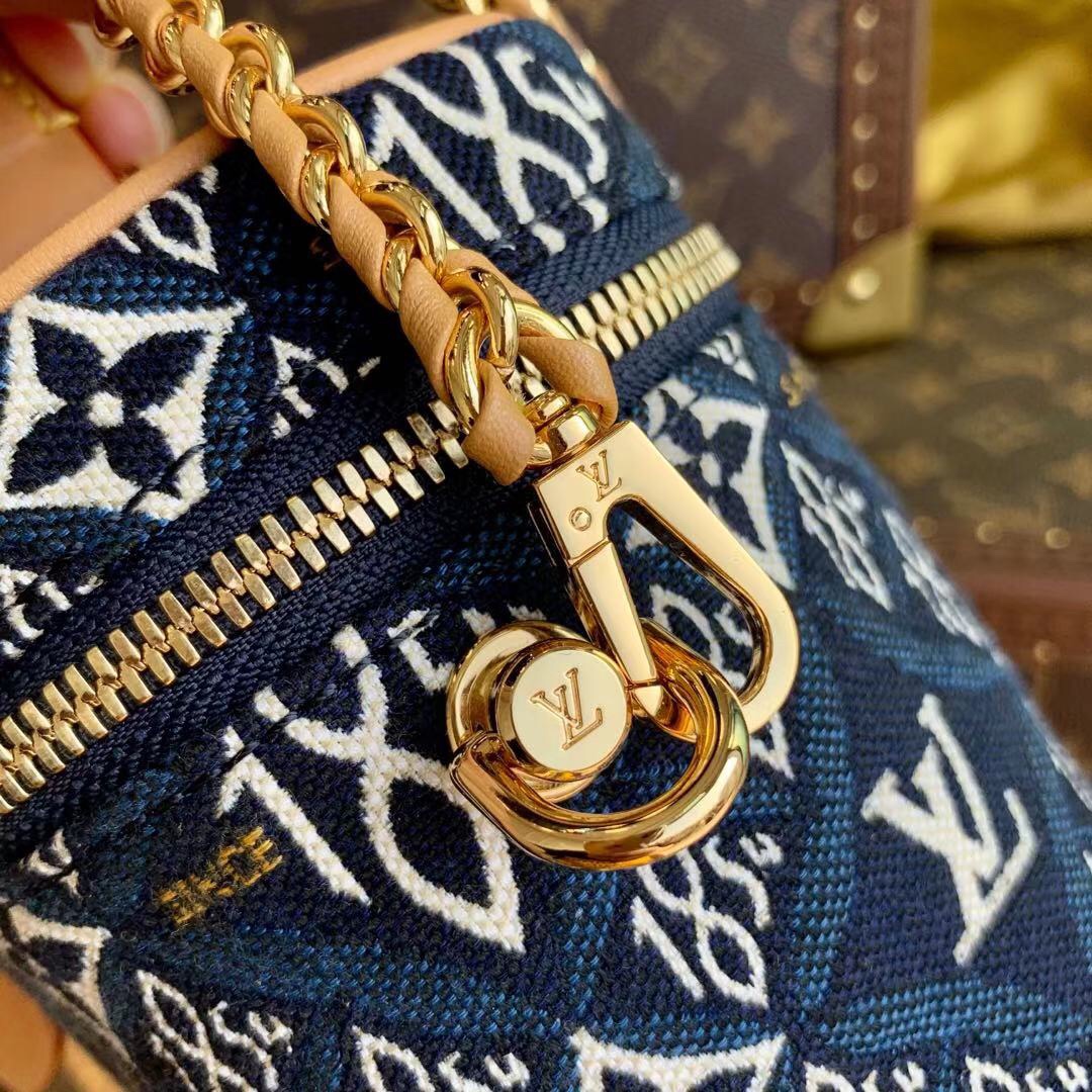 l0*is V*t0n since 1854 vanity-14*19*10cm