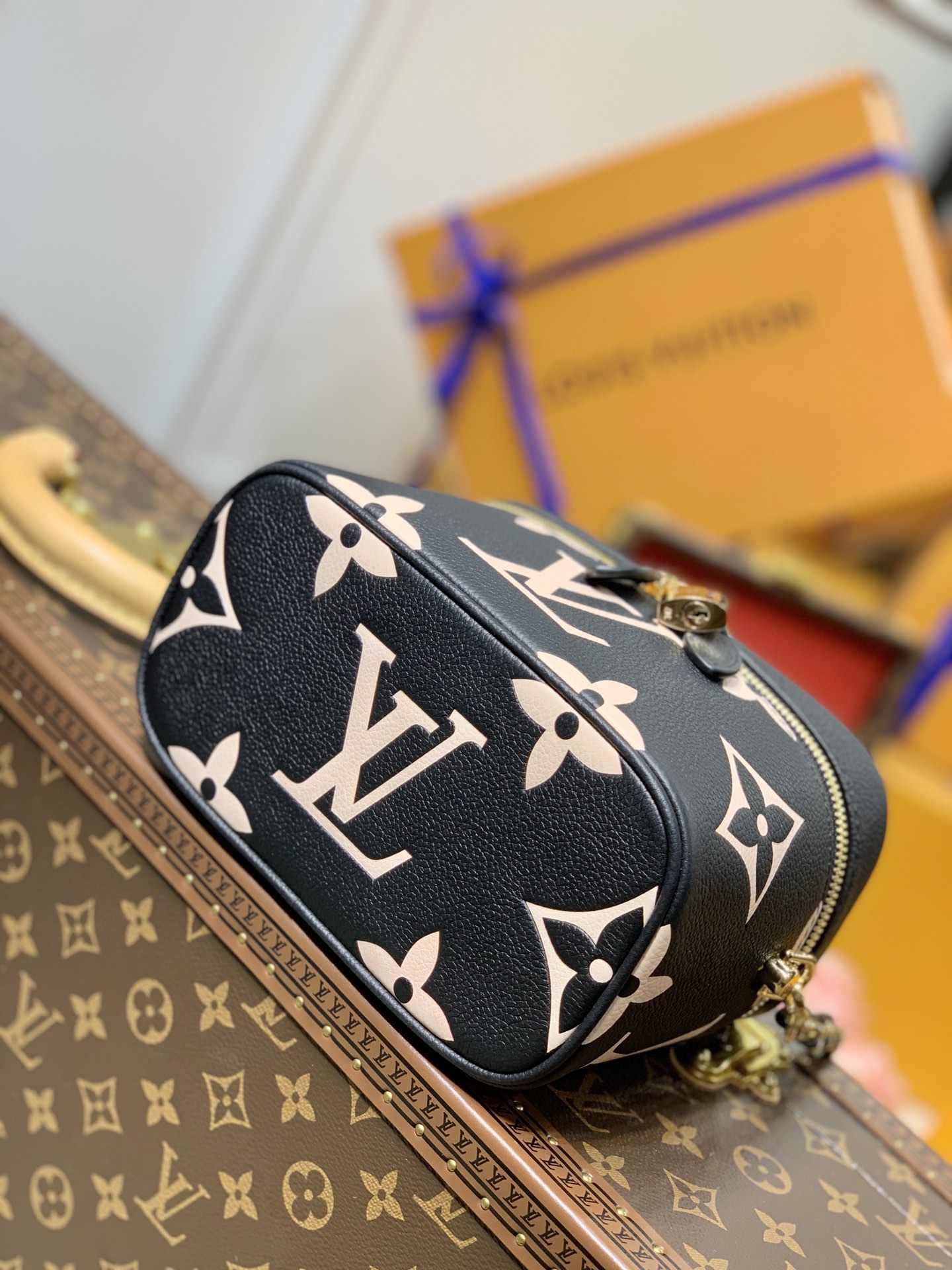 l0*is V*t0n vanity-14*19*10cm