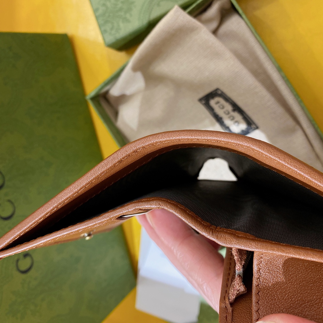 G*u*i wallet-11*8* 2.5cm