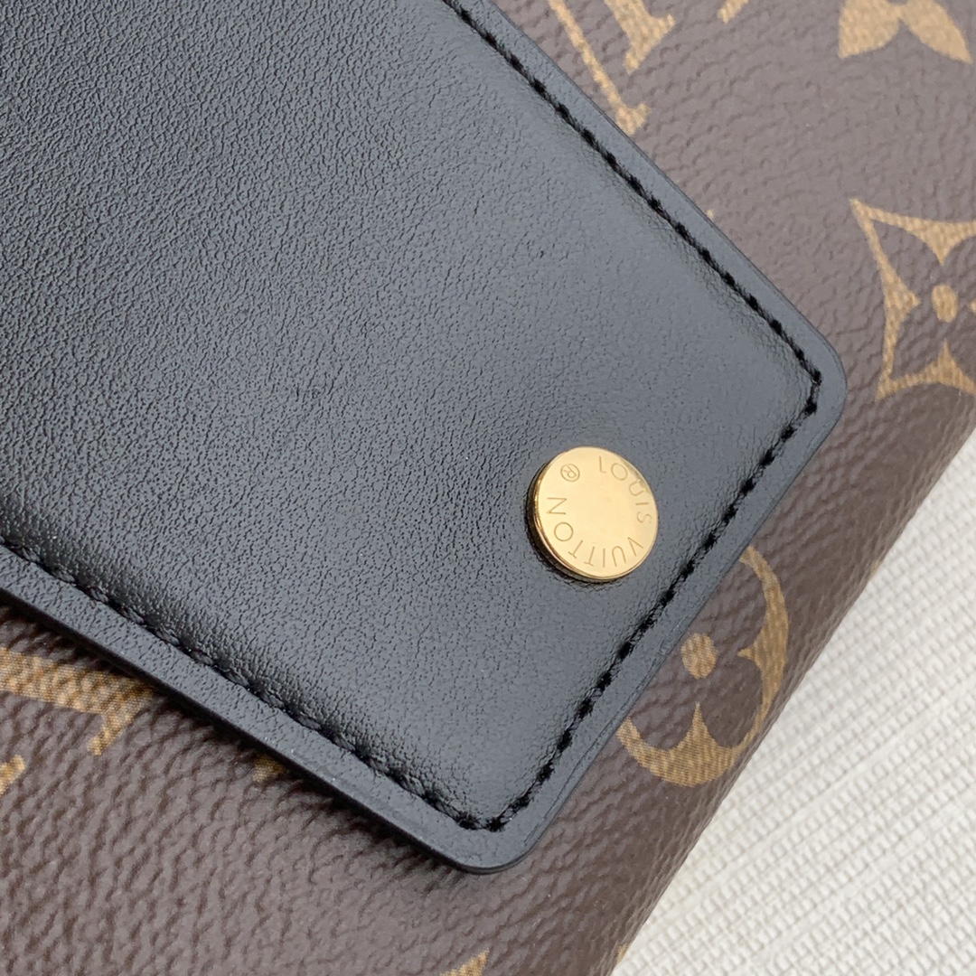 l0*is V*t0n padlock on strap-19x11×3cm