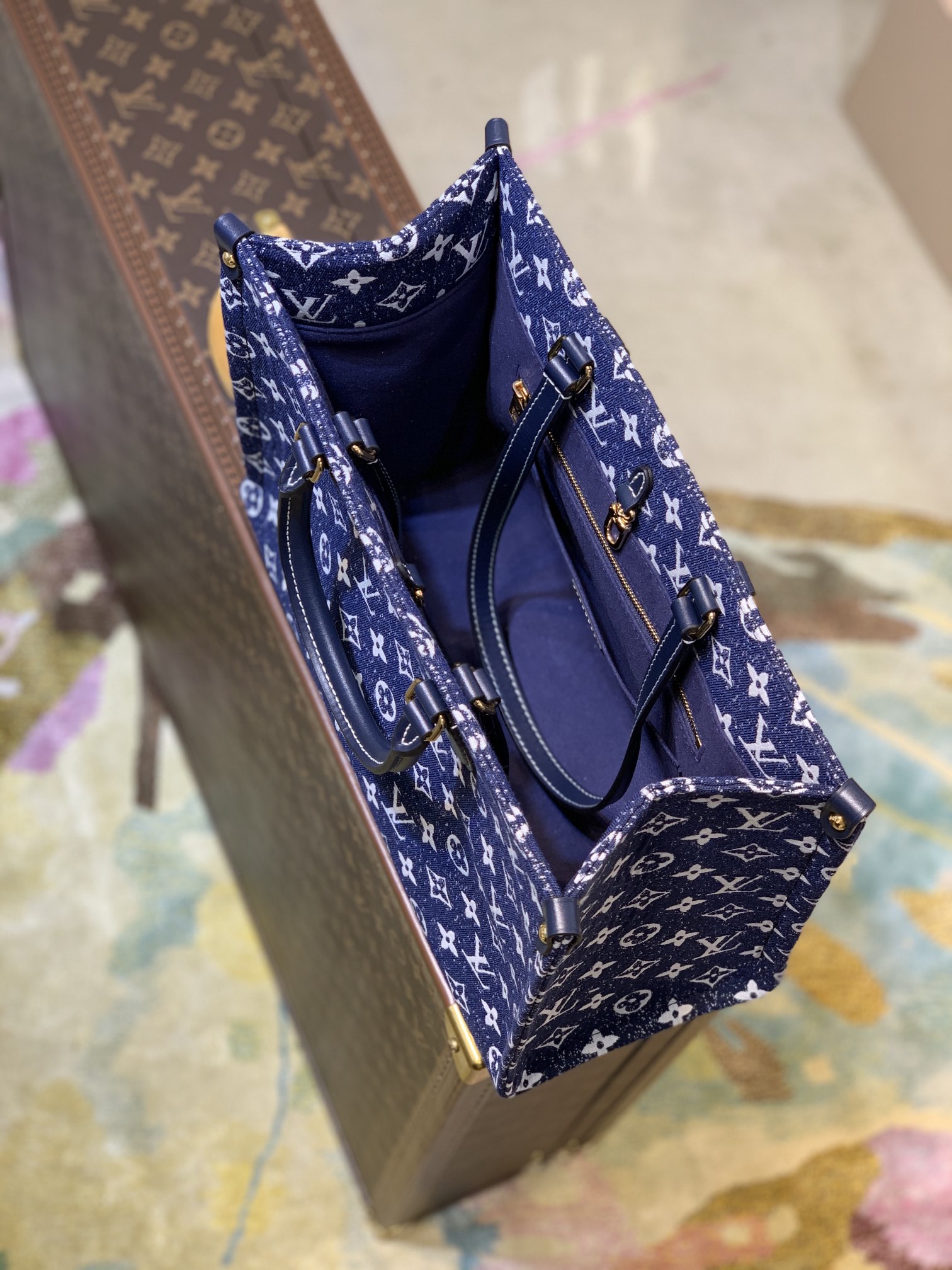 l0*is V*t0n onthego handbag-35*27*14cm