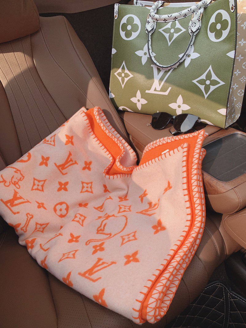 l0*is V*t0n blankets-180*140cm