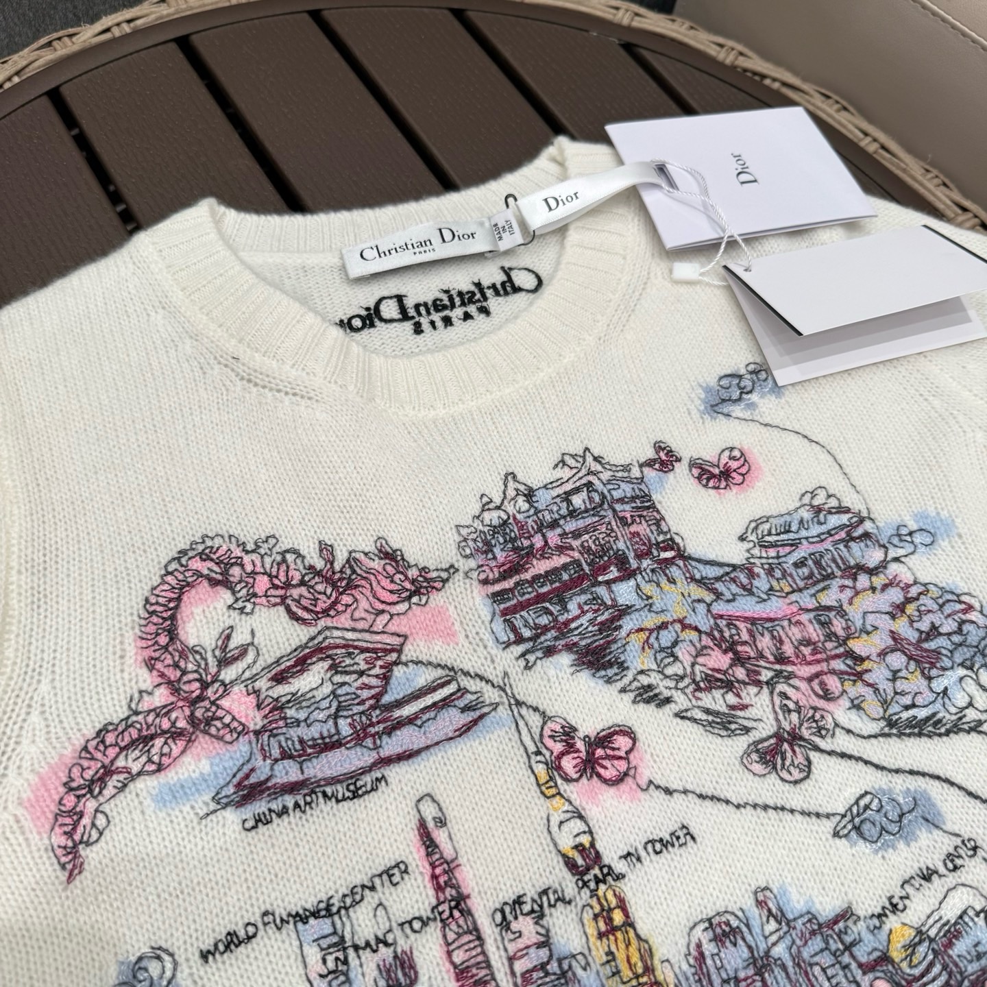 D10r souvenir embroidered sweater