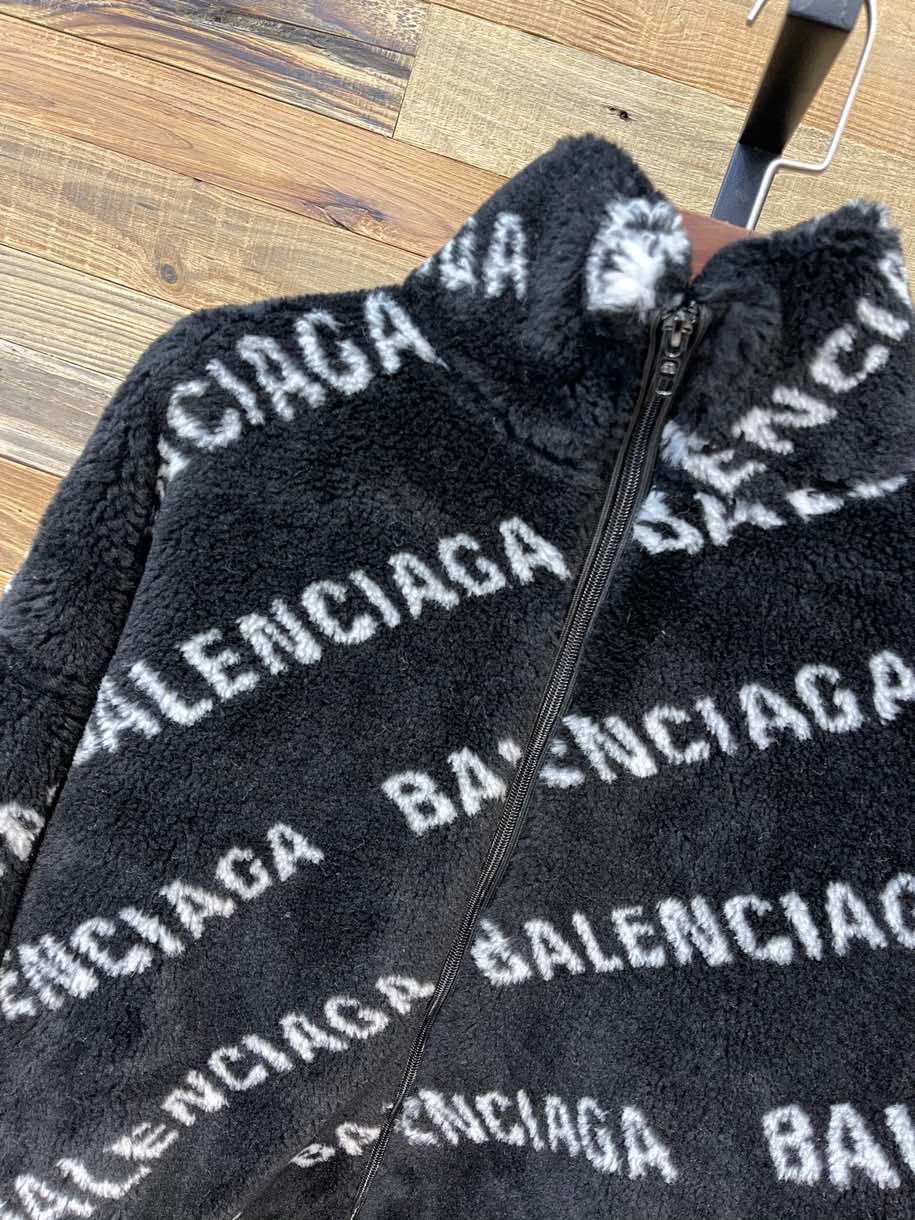 Ba*len*cia*ga fleece