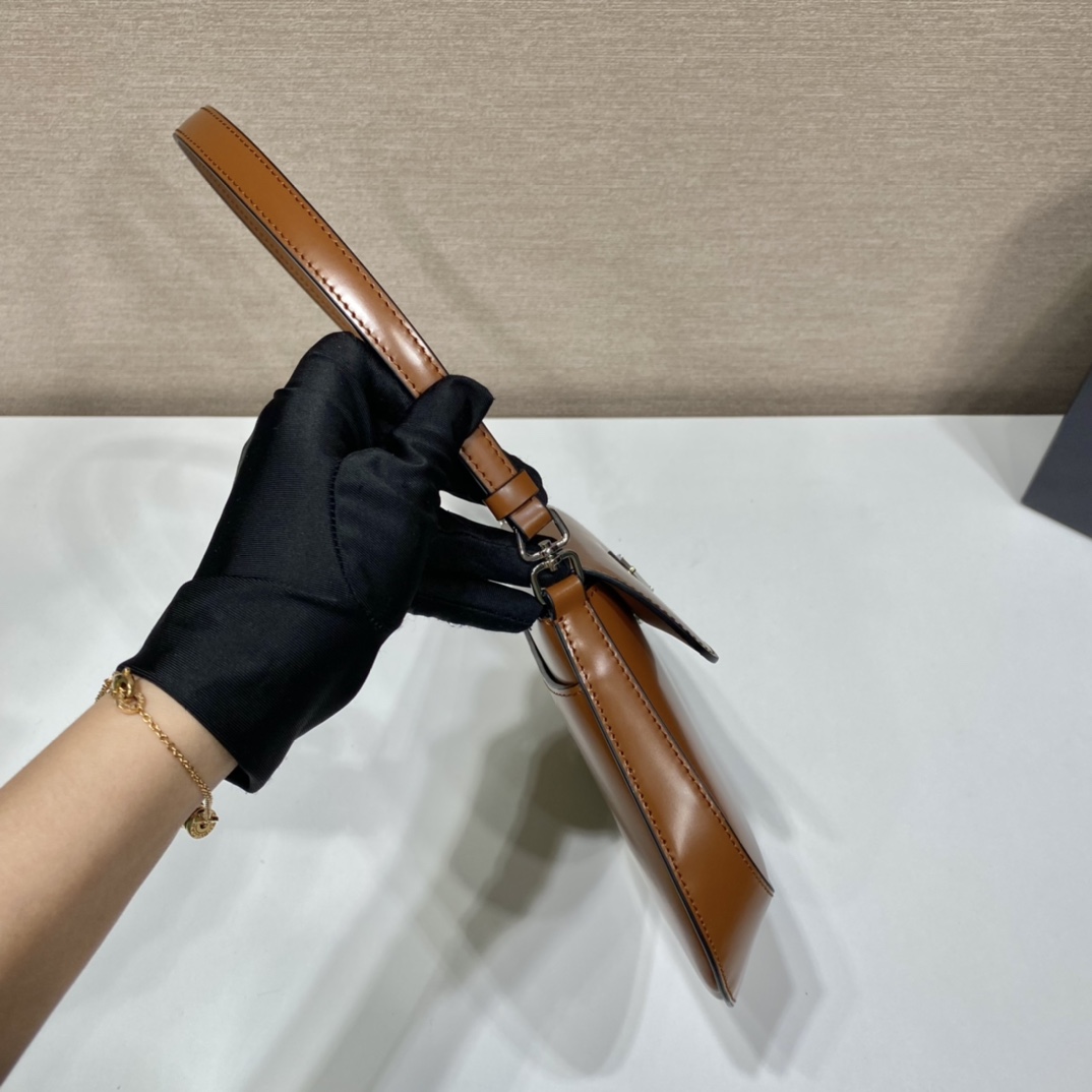 Pra*a cleo handbags-patent leather-23*18*4cm