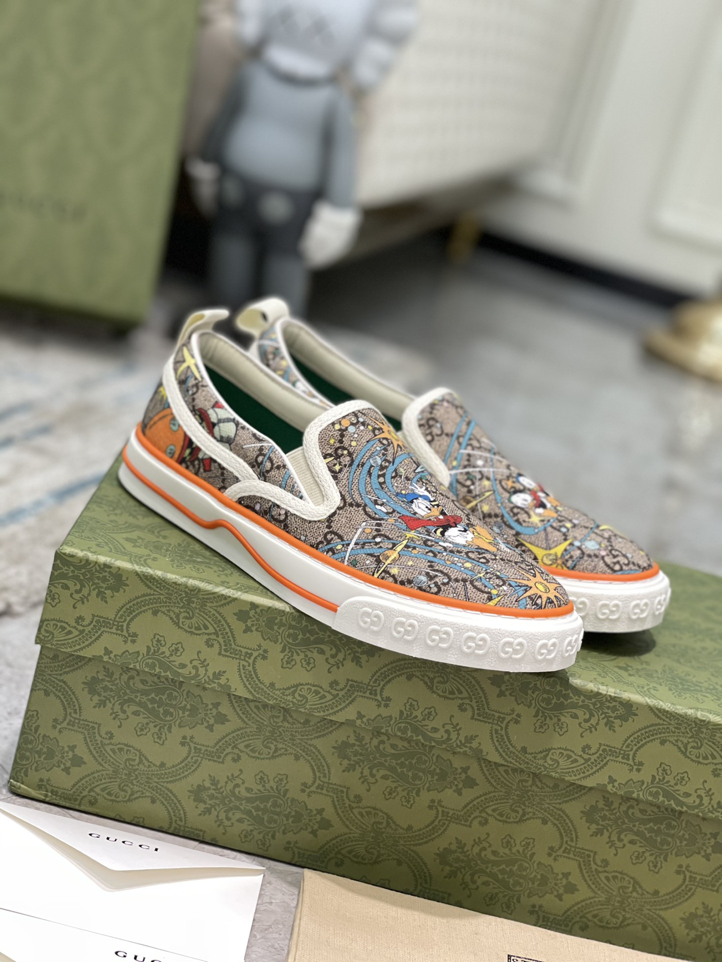 G*u*i disney sneakers