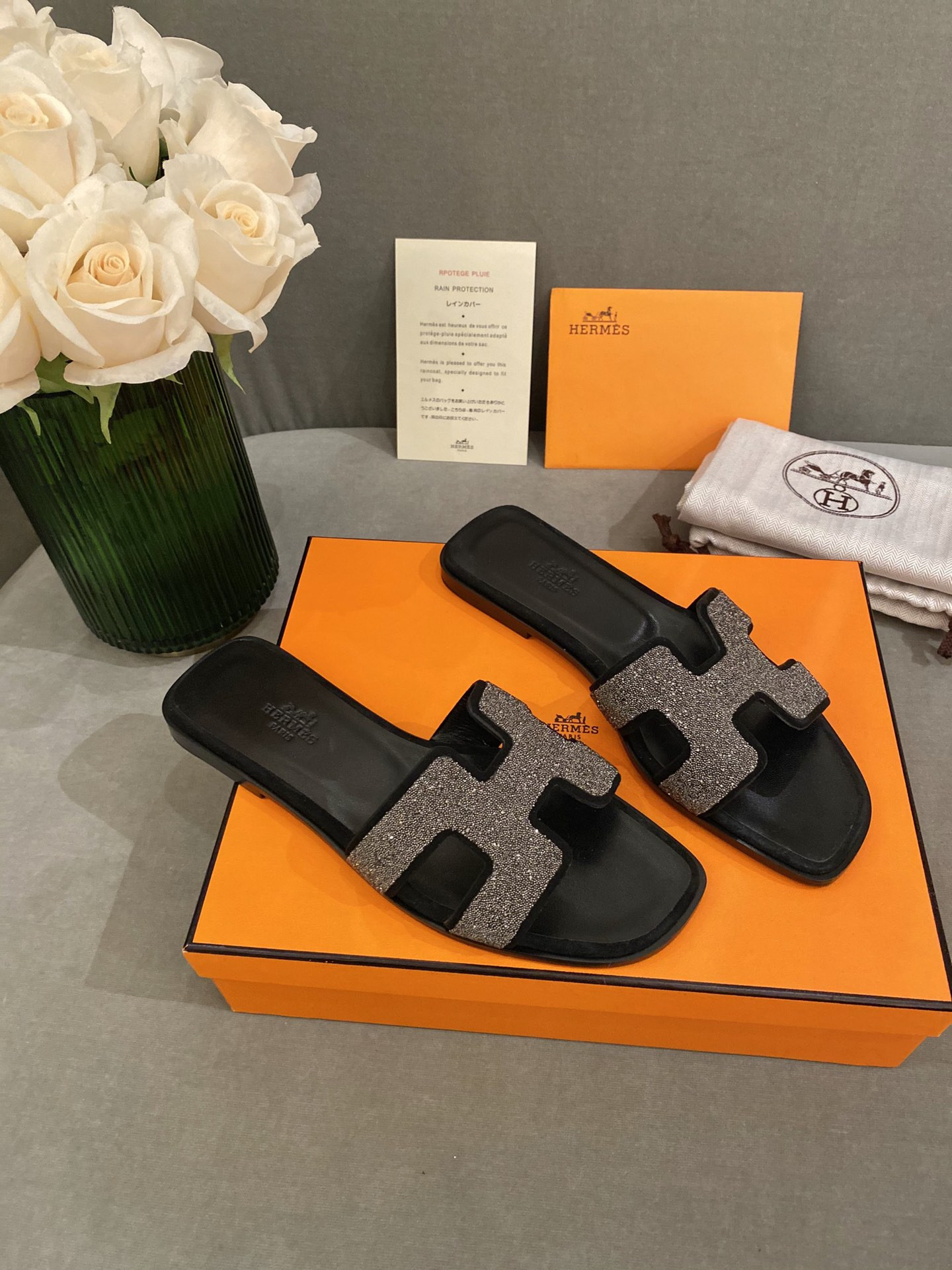 H**mes slippers