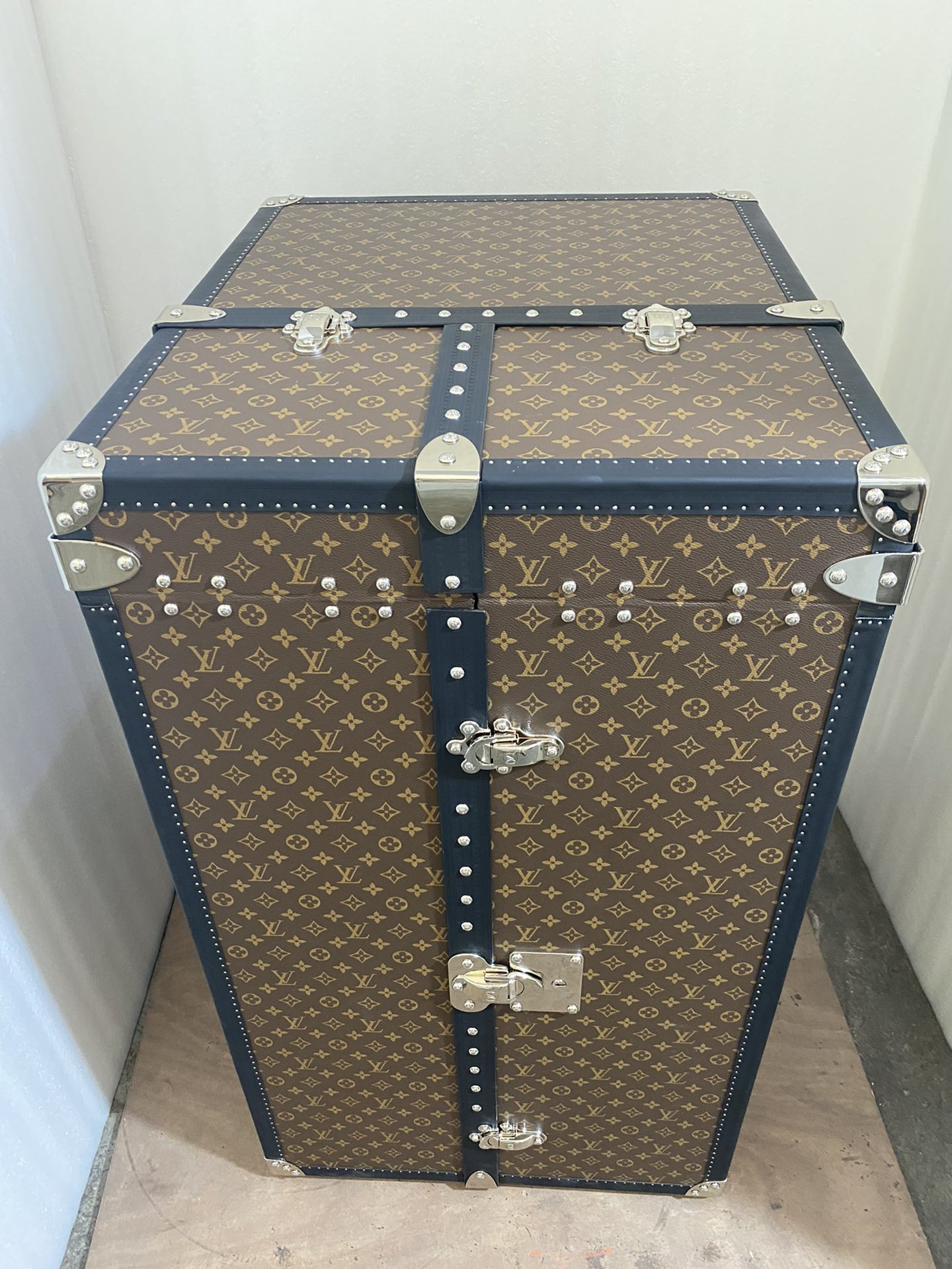 l0*is V*t0n customised dressing tables-105*67*56cm