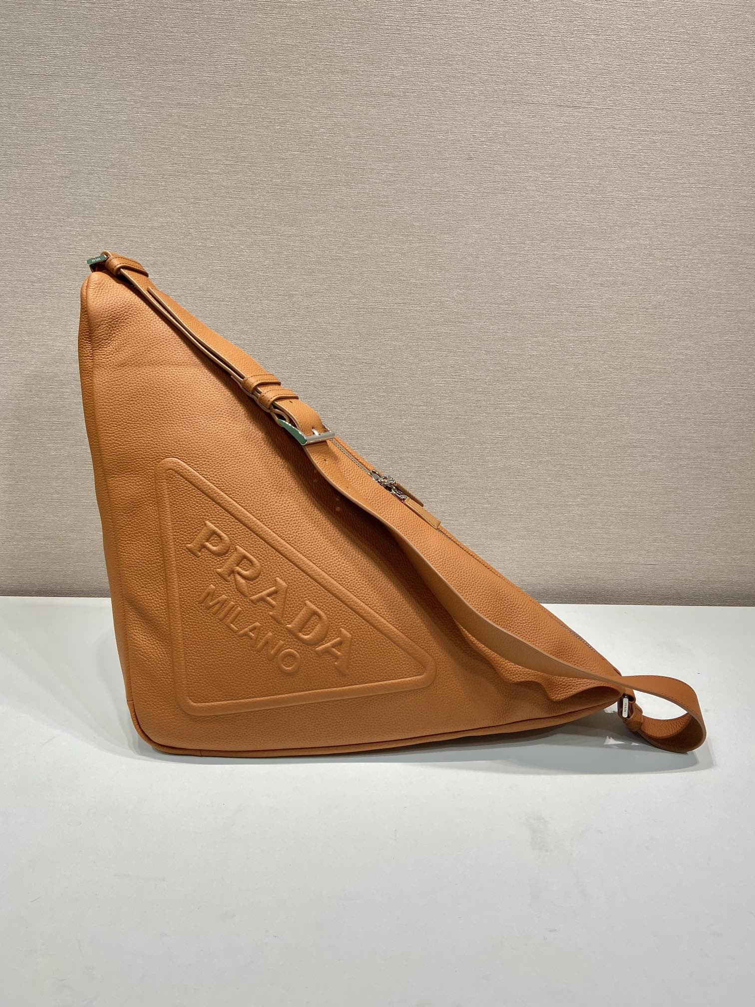 Pra*a 2vy007 triangle bag-22.5*31*28cm