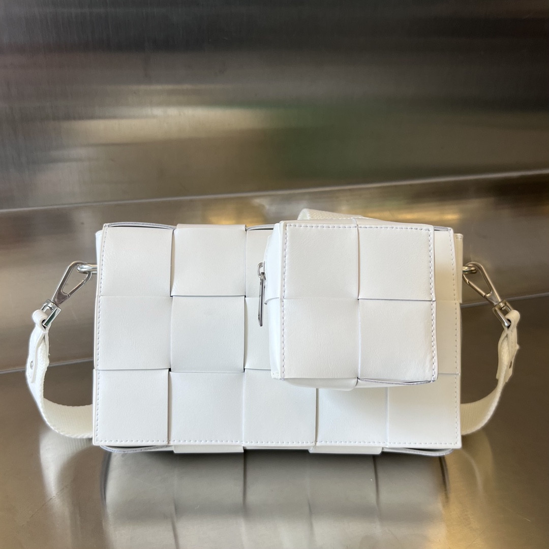 bo*te*ga Ve*ne*ta crossbody bag-23x15x5cm