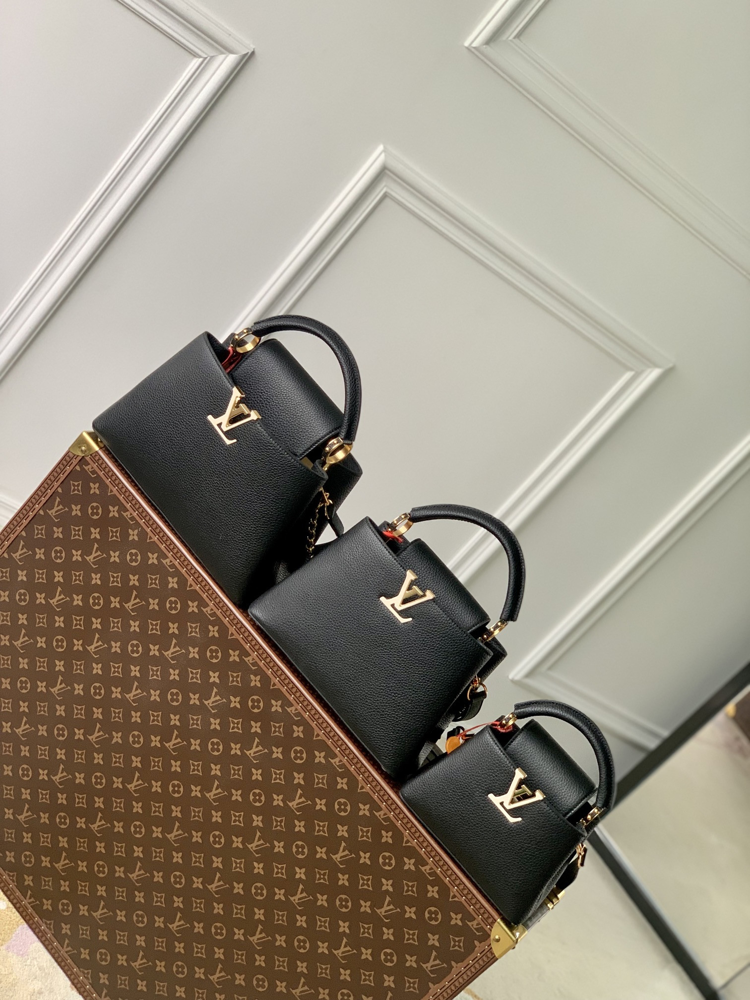 l0*is V*t0n capucines handlebag