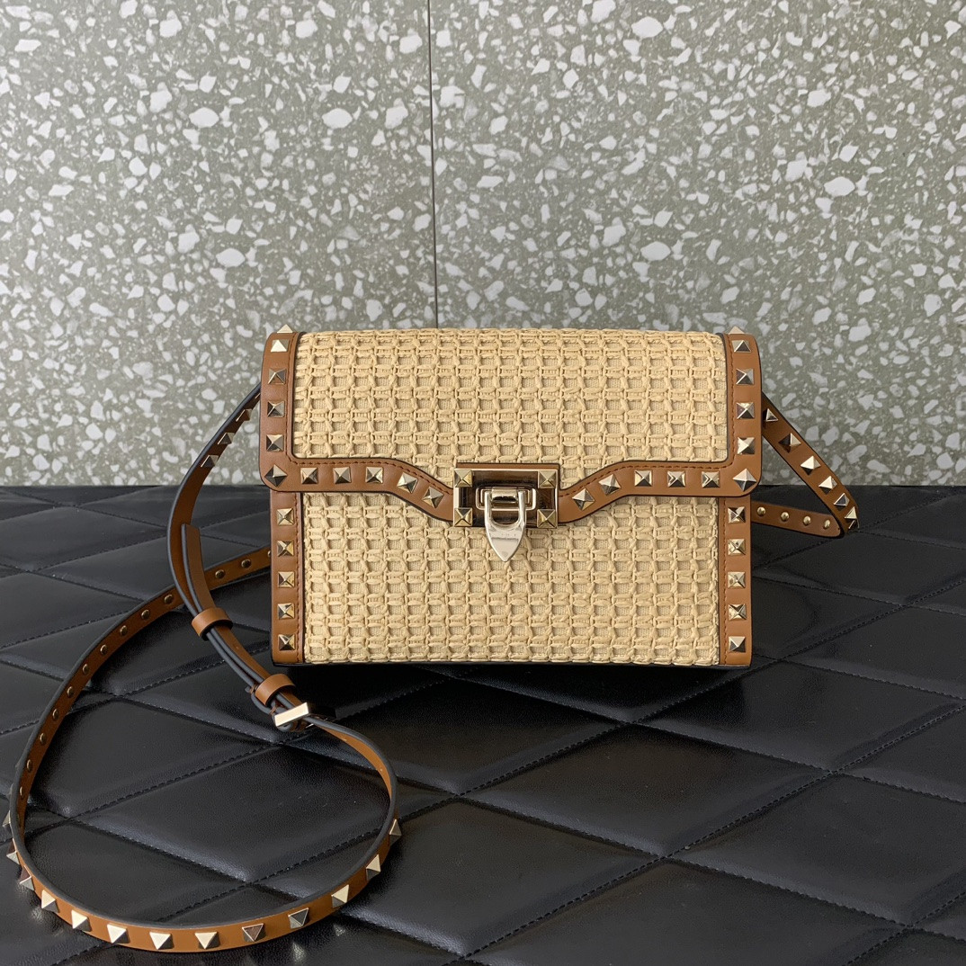 Valentino Rockstud Shoulder Bag In Woven Raffia-22.5*15.5*6CM