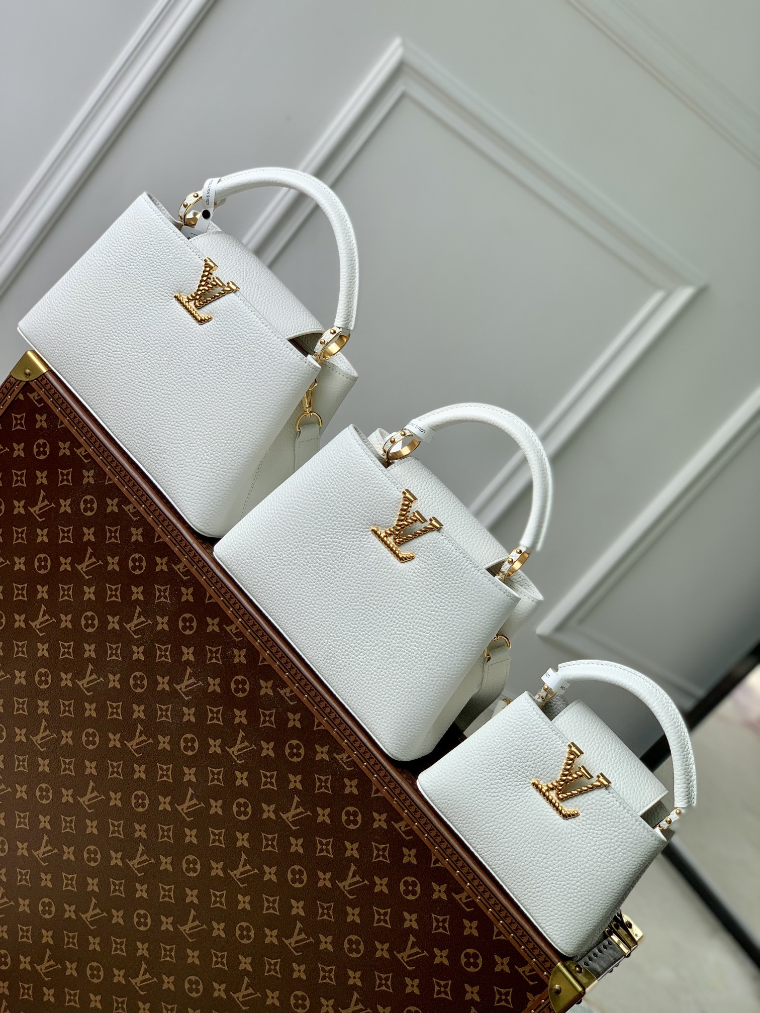 l0*is V*t0n capucines handlebag