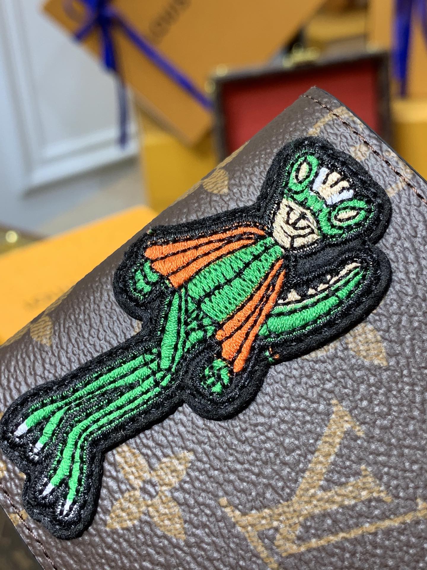 l0*is V*t0n slender wallet-11*8.5*2cm