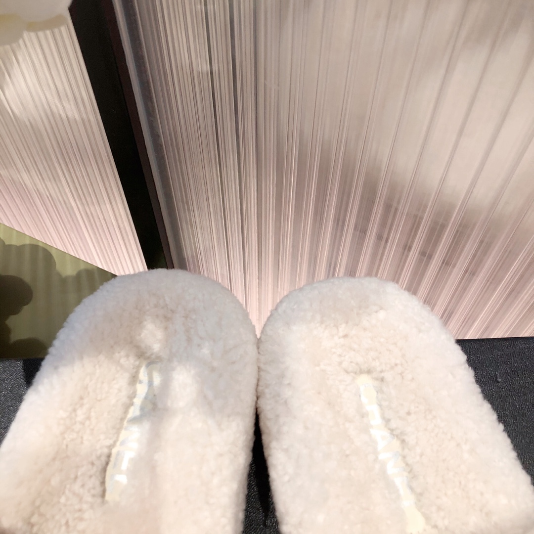 Ch@nel Slippers