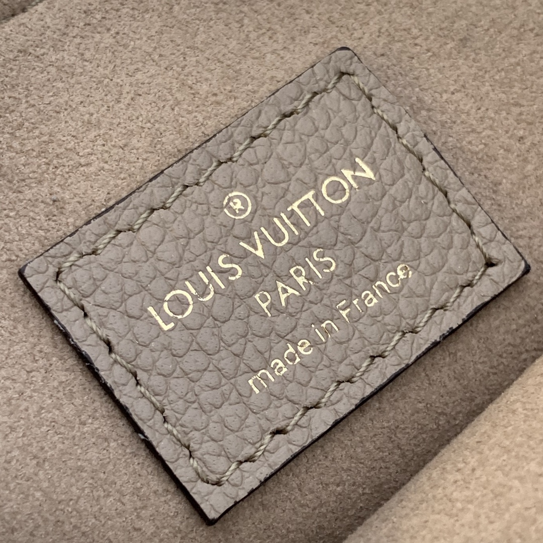 l0*is V*t0n by the pool backpack m80738-13*19*8cm