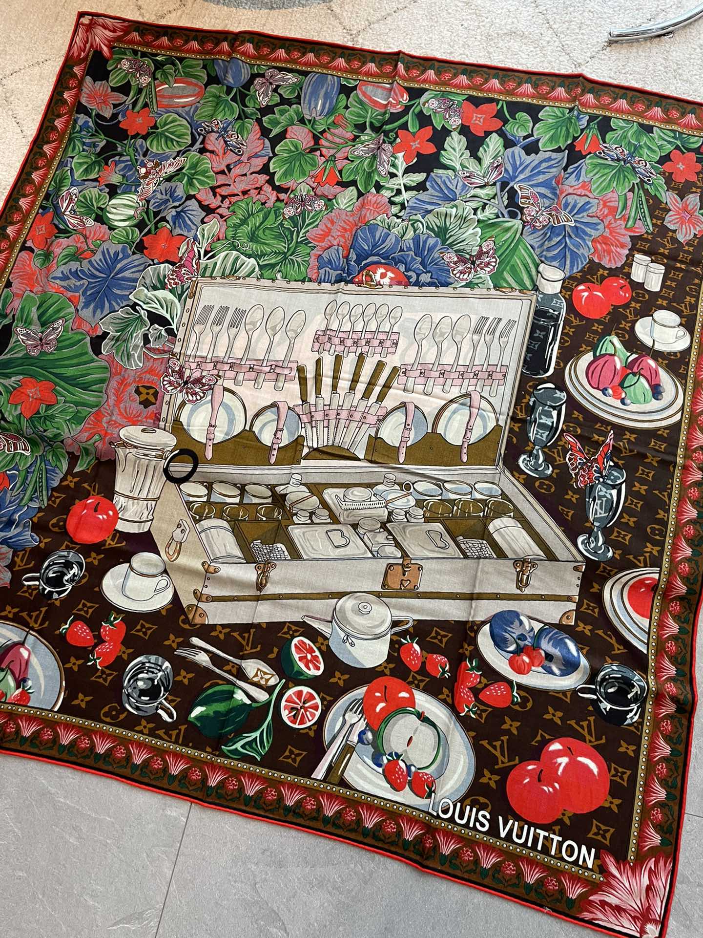 l0*is V*t0n square towel-140*140cm