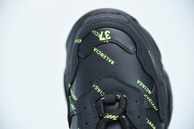 Ba*len*cia*ga triple s