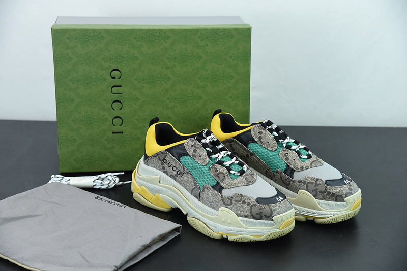 Ba*len*cia*ga triple s