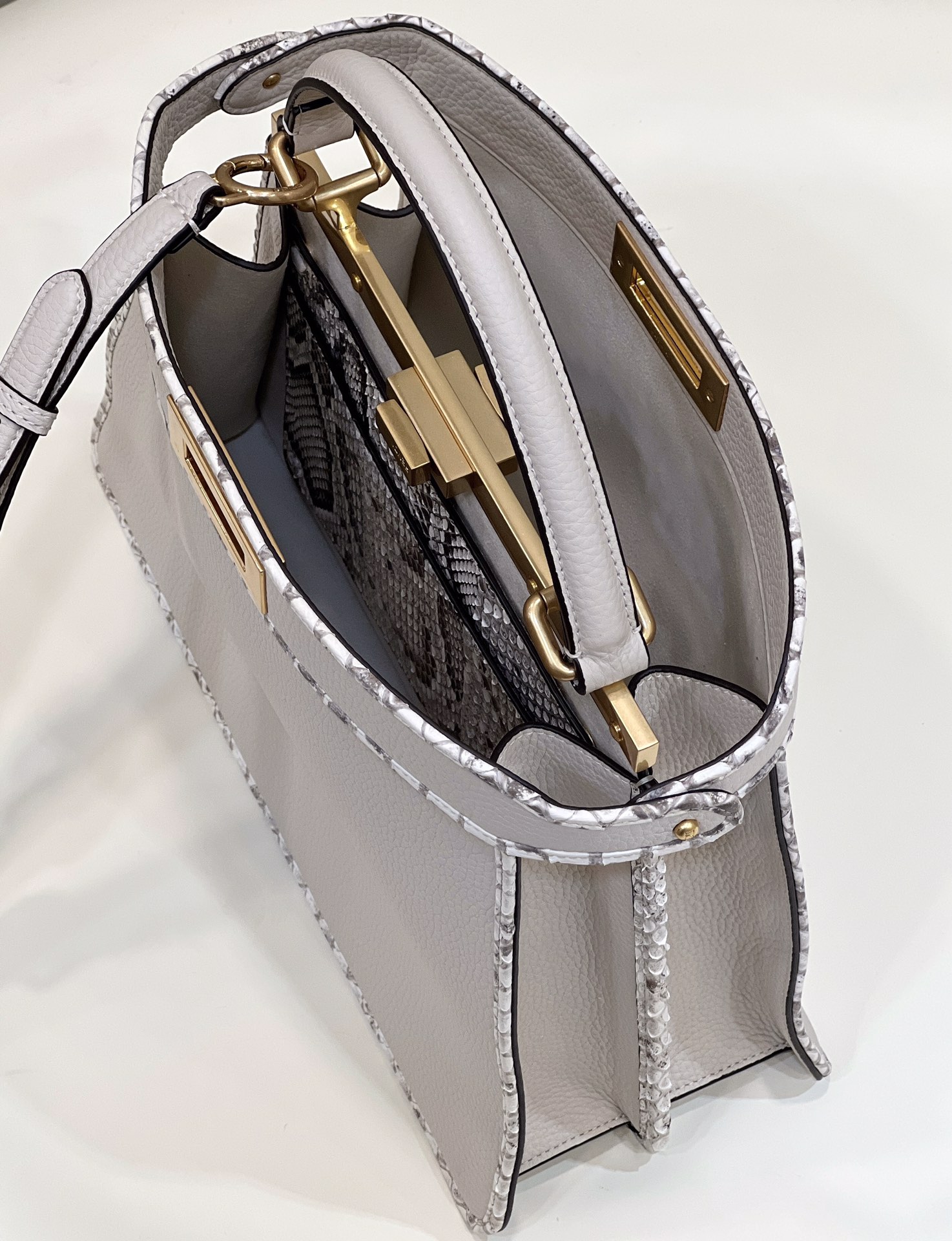 F**di peekabootote-33×12×25cm