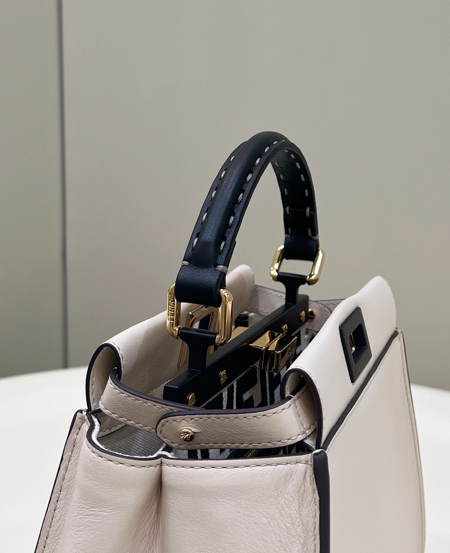 F**di peekabootote-24×7×19cm