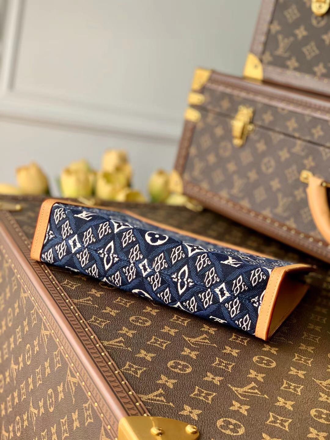 l0*is V*t0n since 1854 toilet pouch xl-26*20*5cm