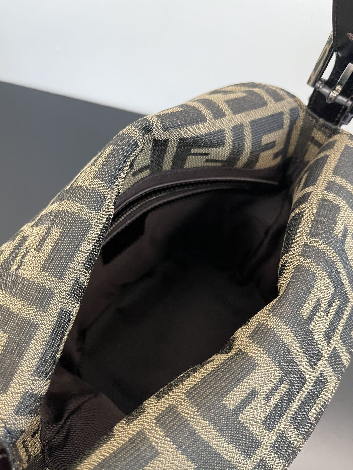 F**di small bag-14x10x21cm