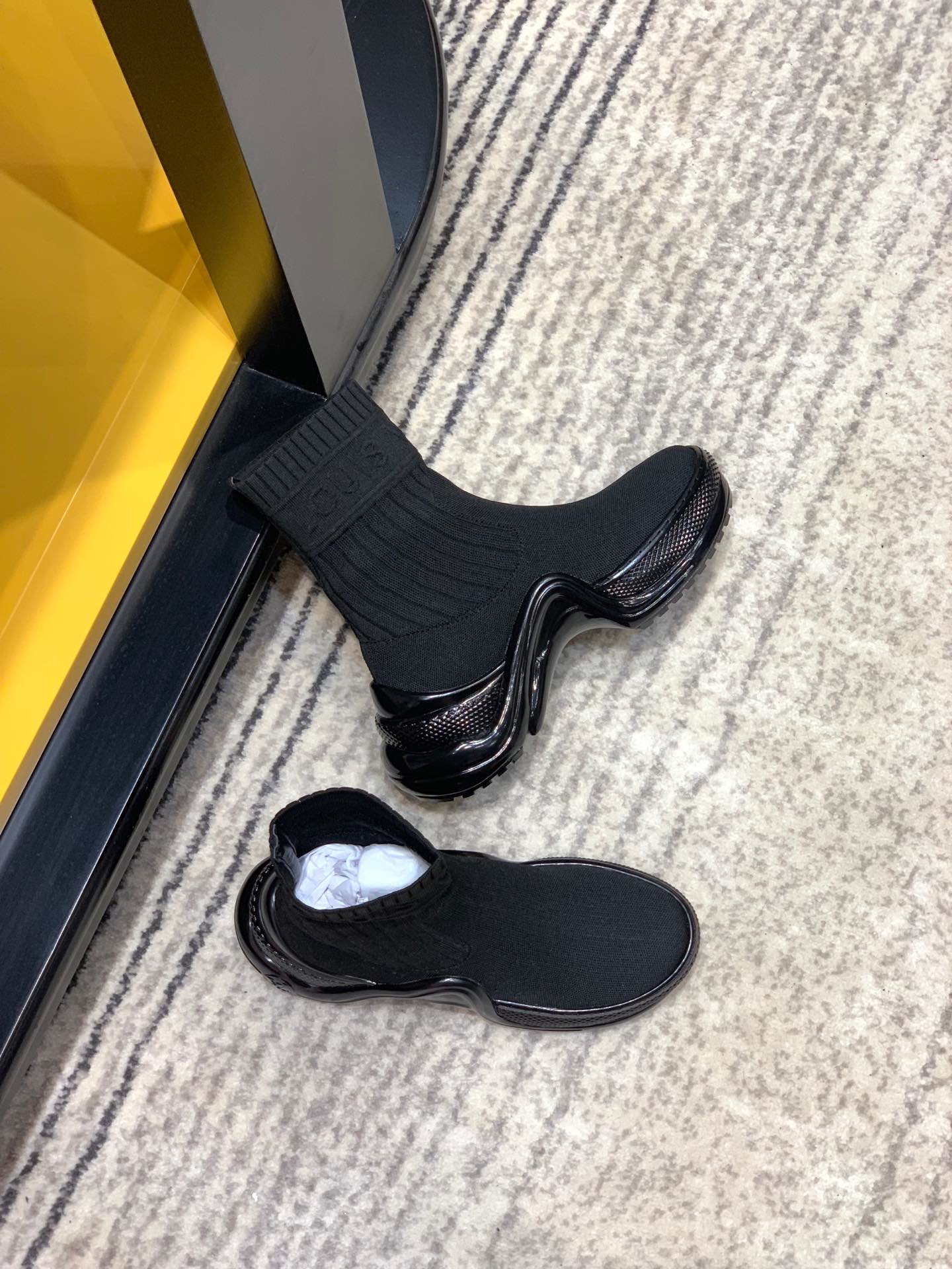 l0*is V*t0n archlight sock sneaker