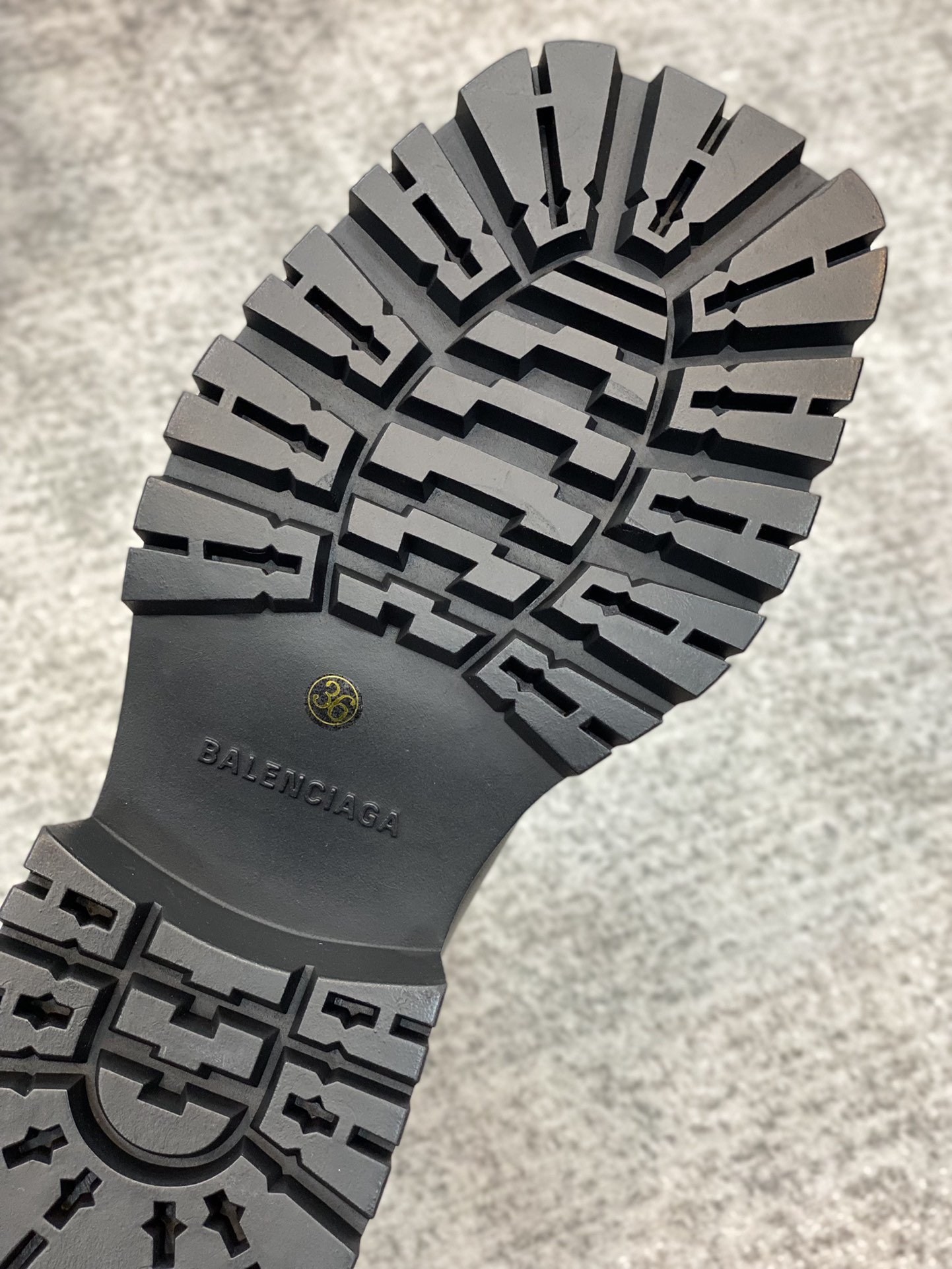 Ba*len*cia*ga boots