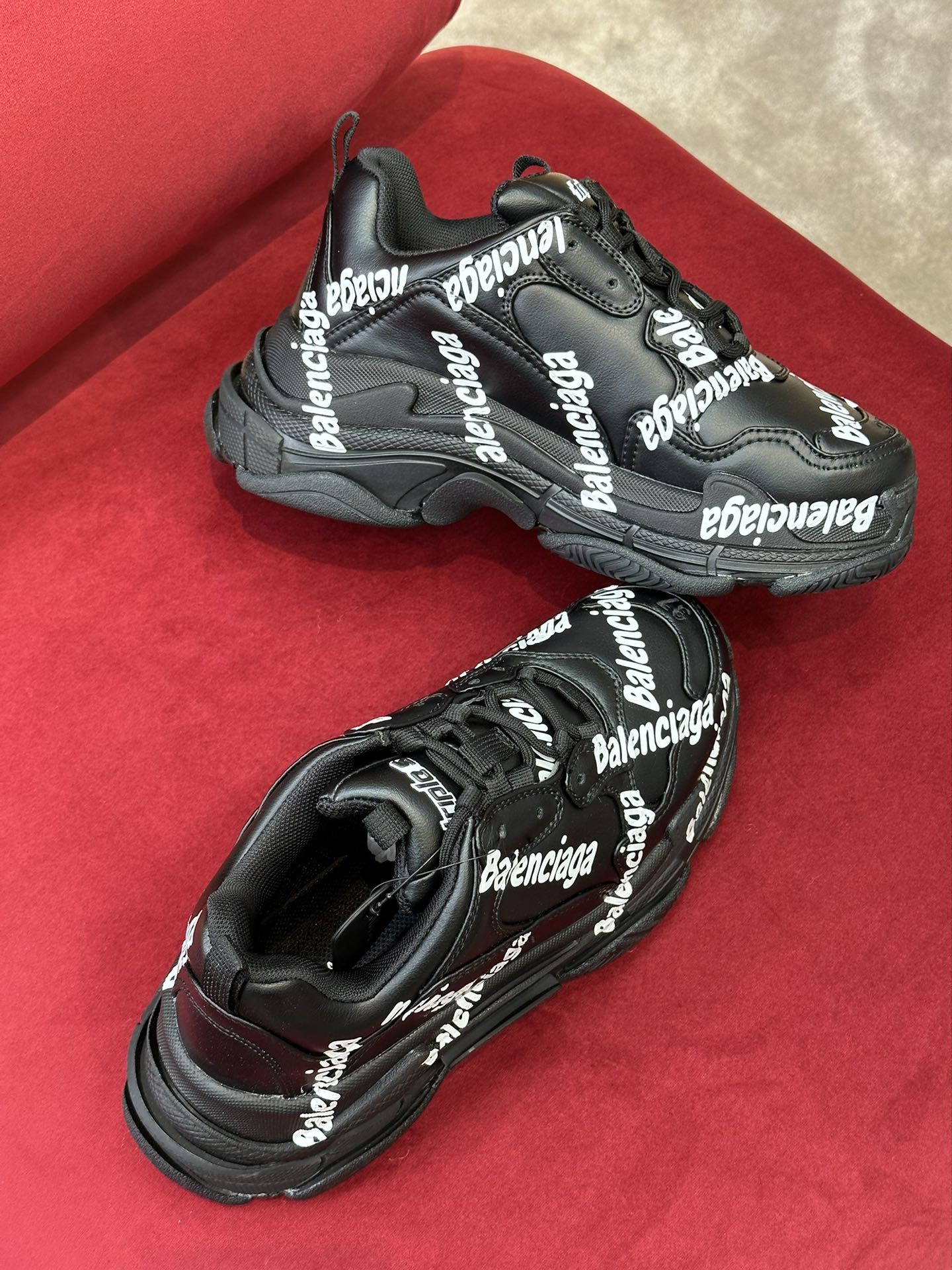 Ba*len*cia*ga sneaker