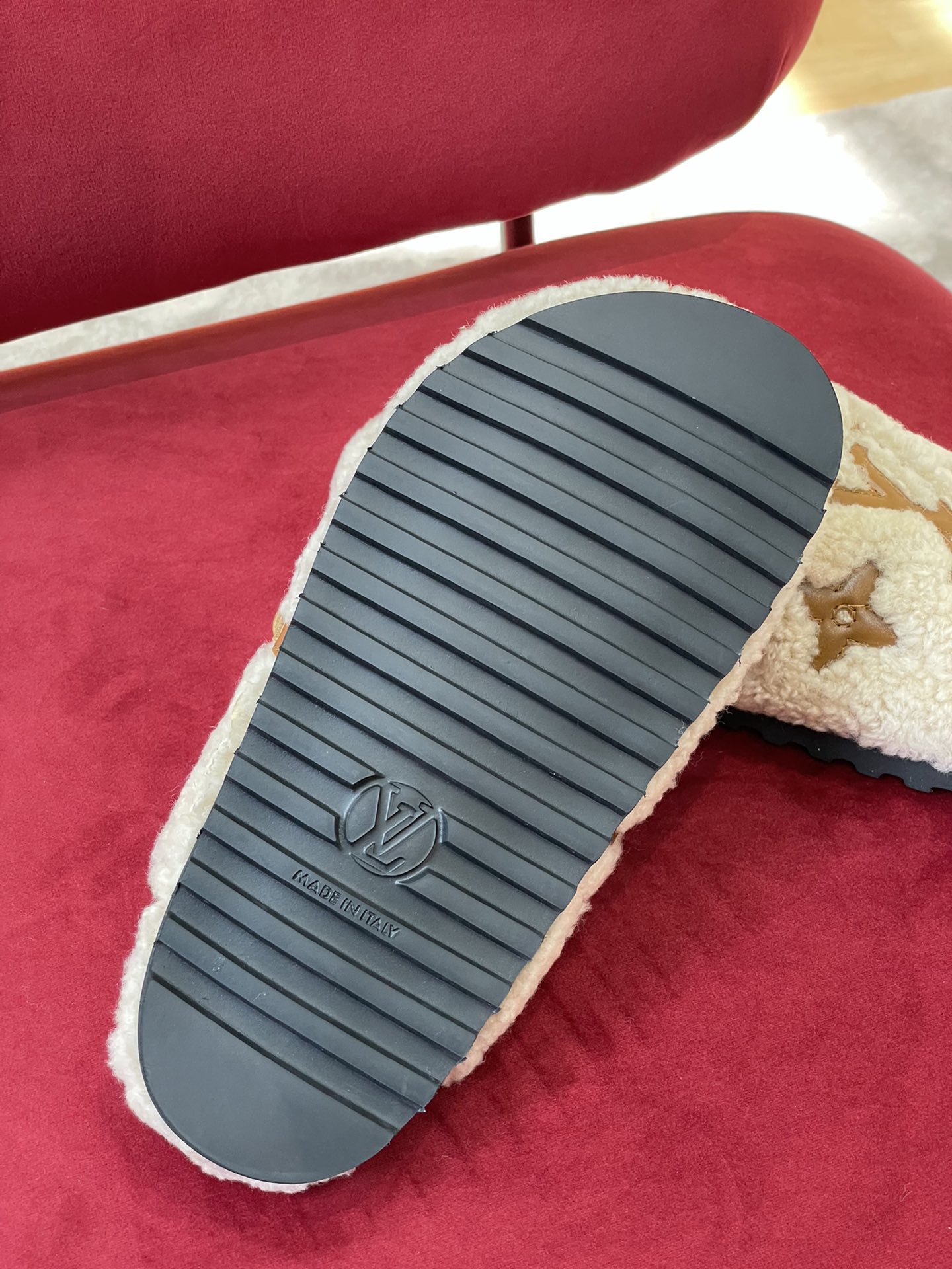 l0*is V*t0n winter break comfert sandals