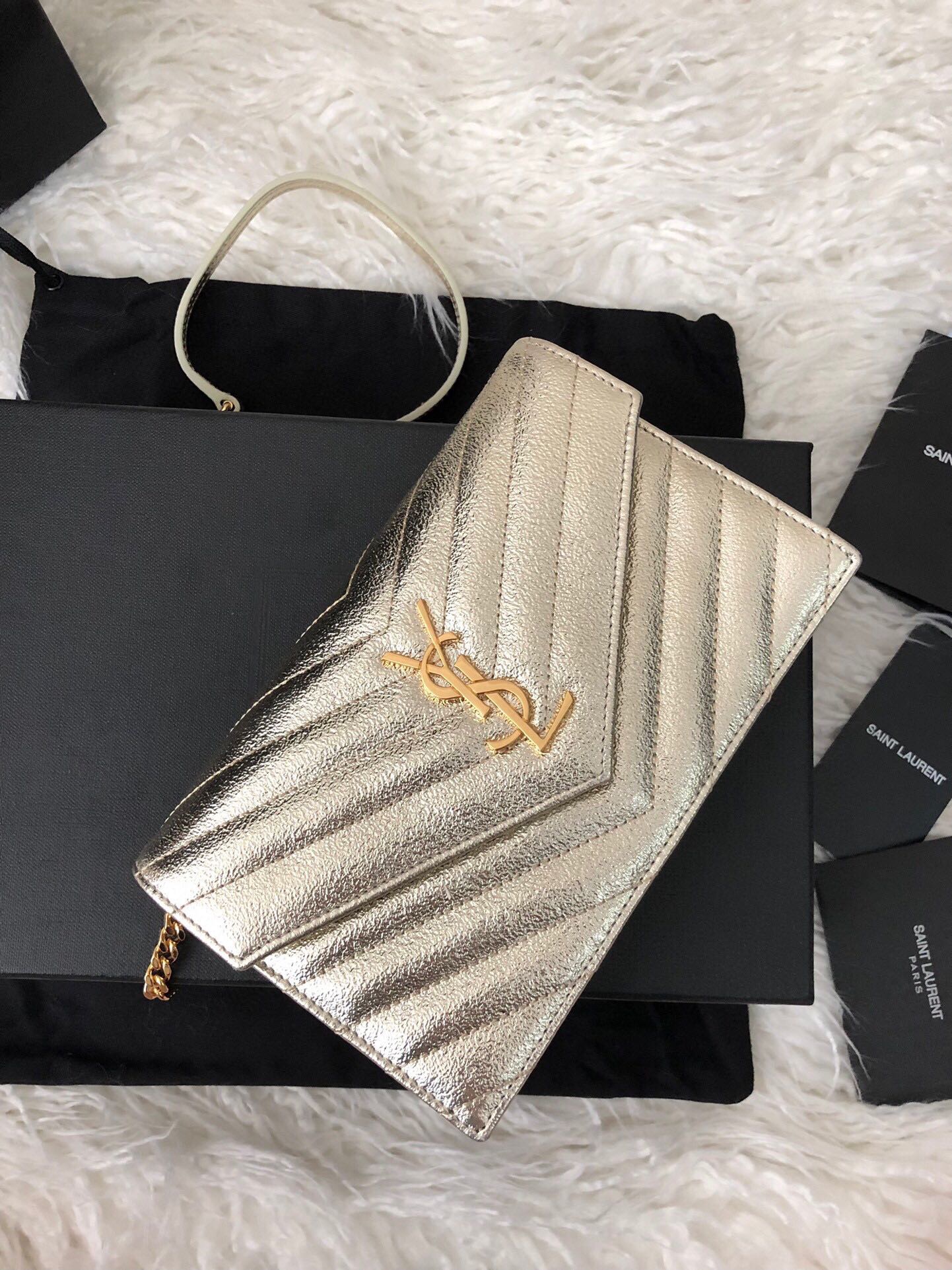 Y51 Gold Chevron Quilted Textured Leather -19x4x11CM