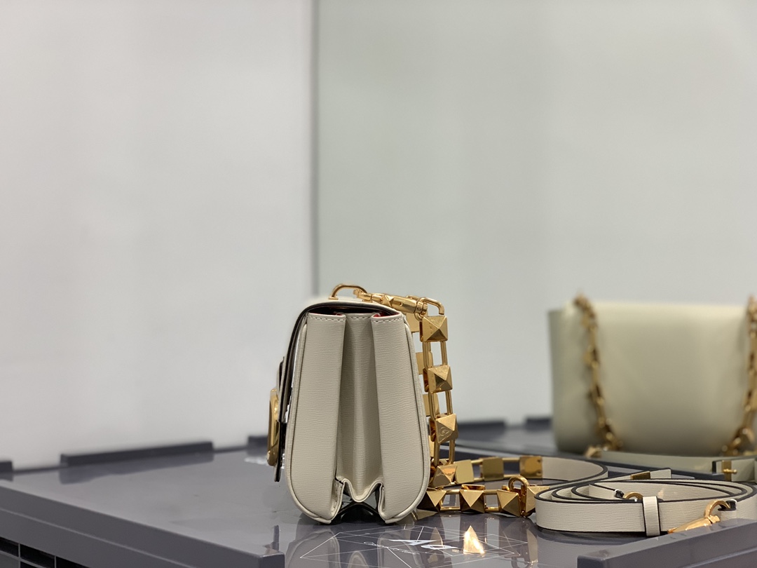 Valentino Handbags-20*15*7CM