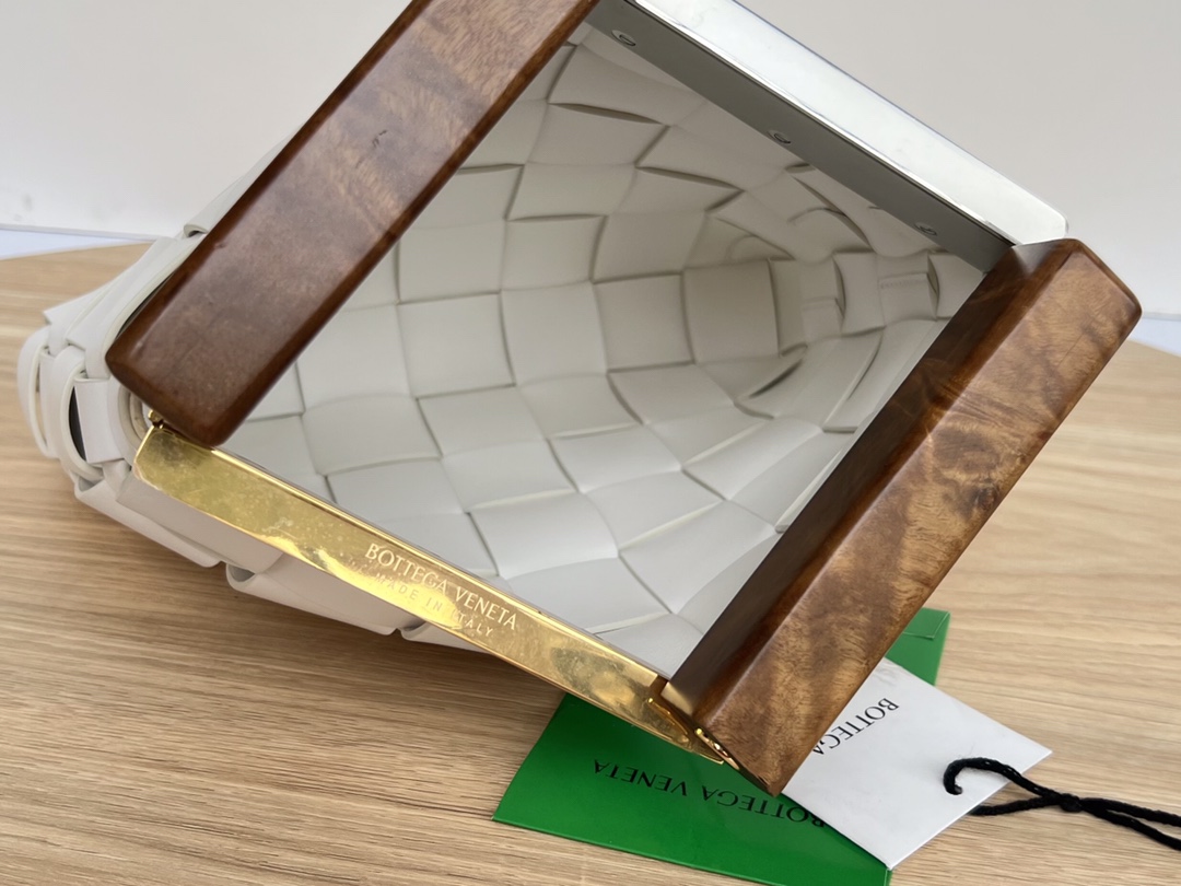 Bo*te*ga nappa pouch-28*26*5cm