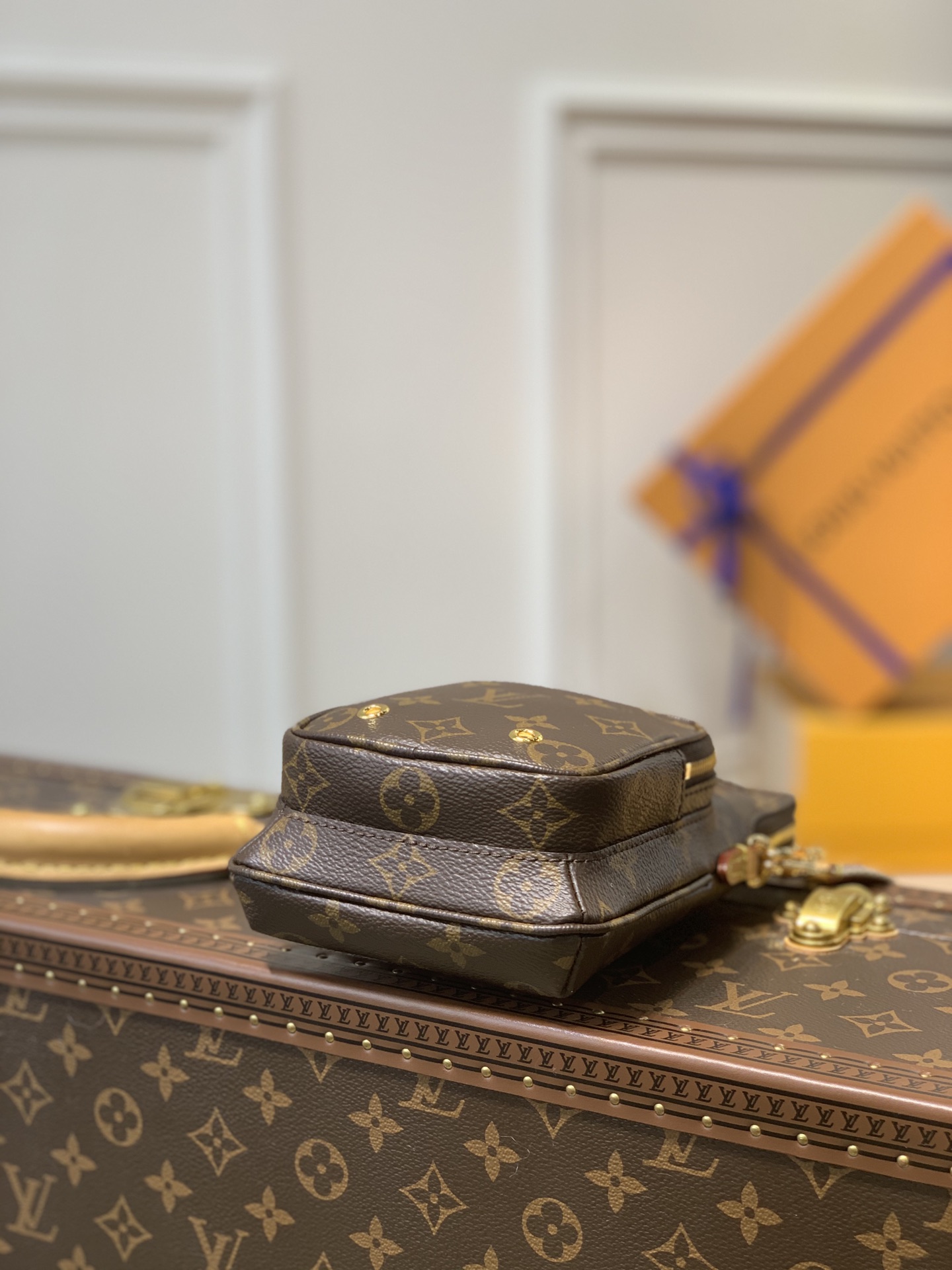 l0*is V*t0n utility phone pocket - 16*19*6cm