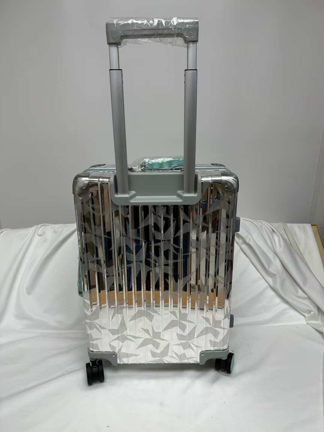 r1m0wa lU*gage-‭20inch