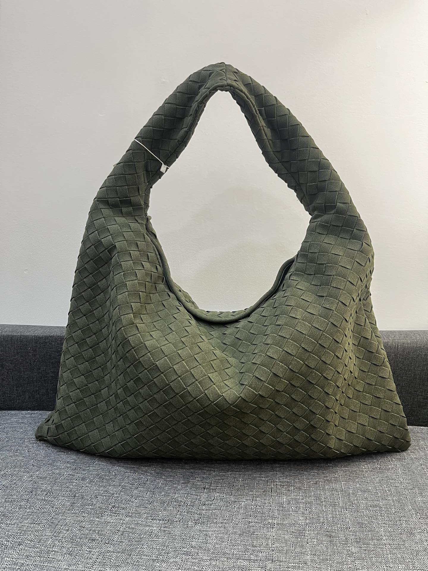 b0tt*ga Ven*ta hop bag-54*24*13cm