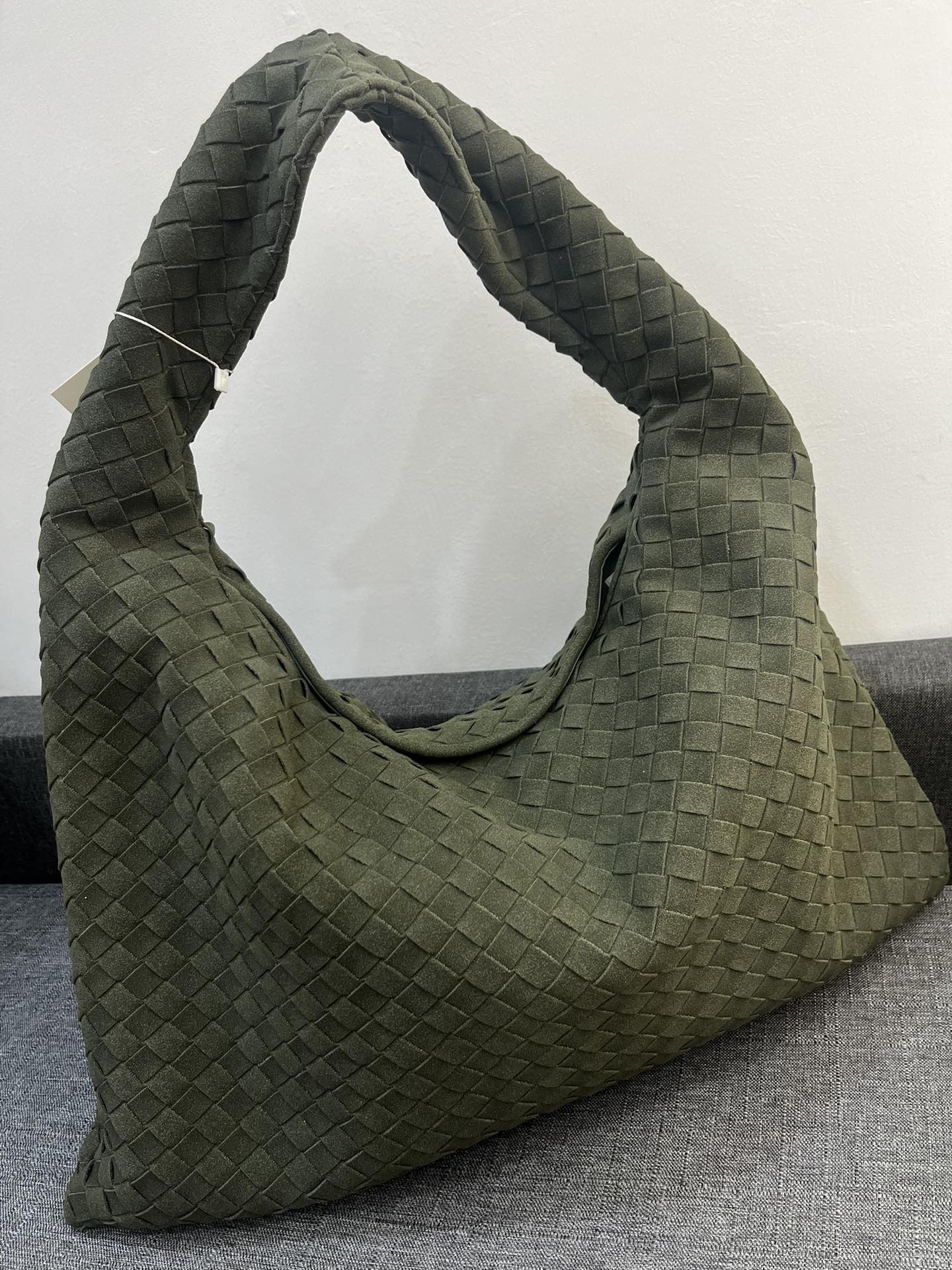 b0tt*ga Ven*ta hop bag-54*24*13cm