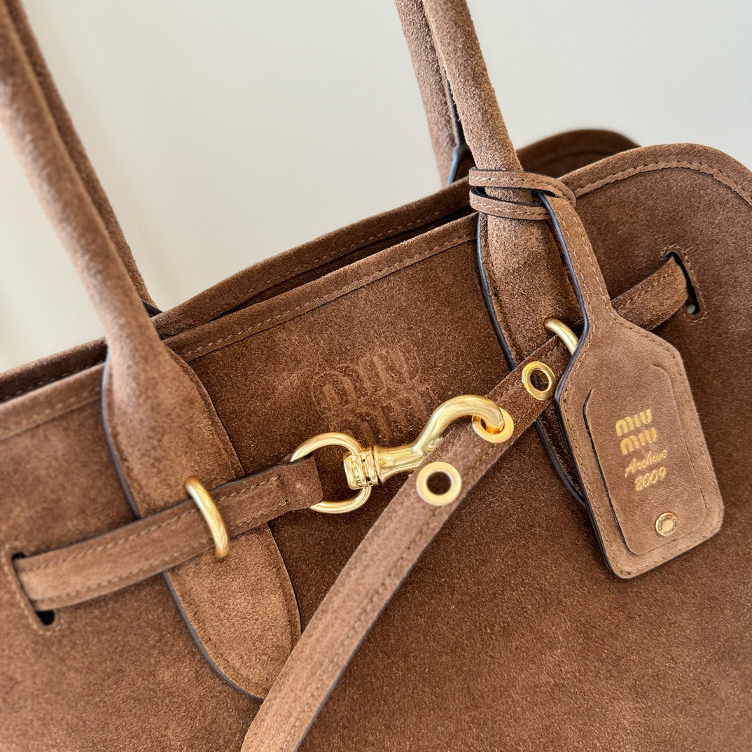 M1um1u aventure nappa tote-31x40x13cm