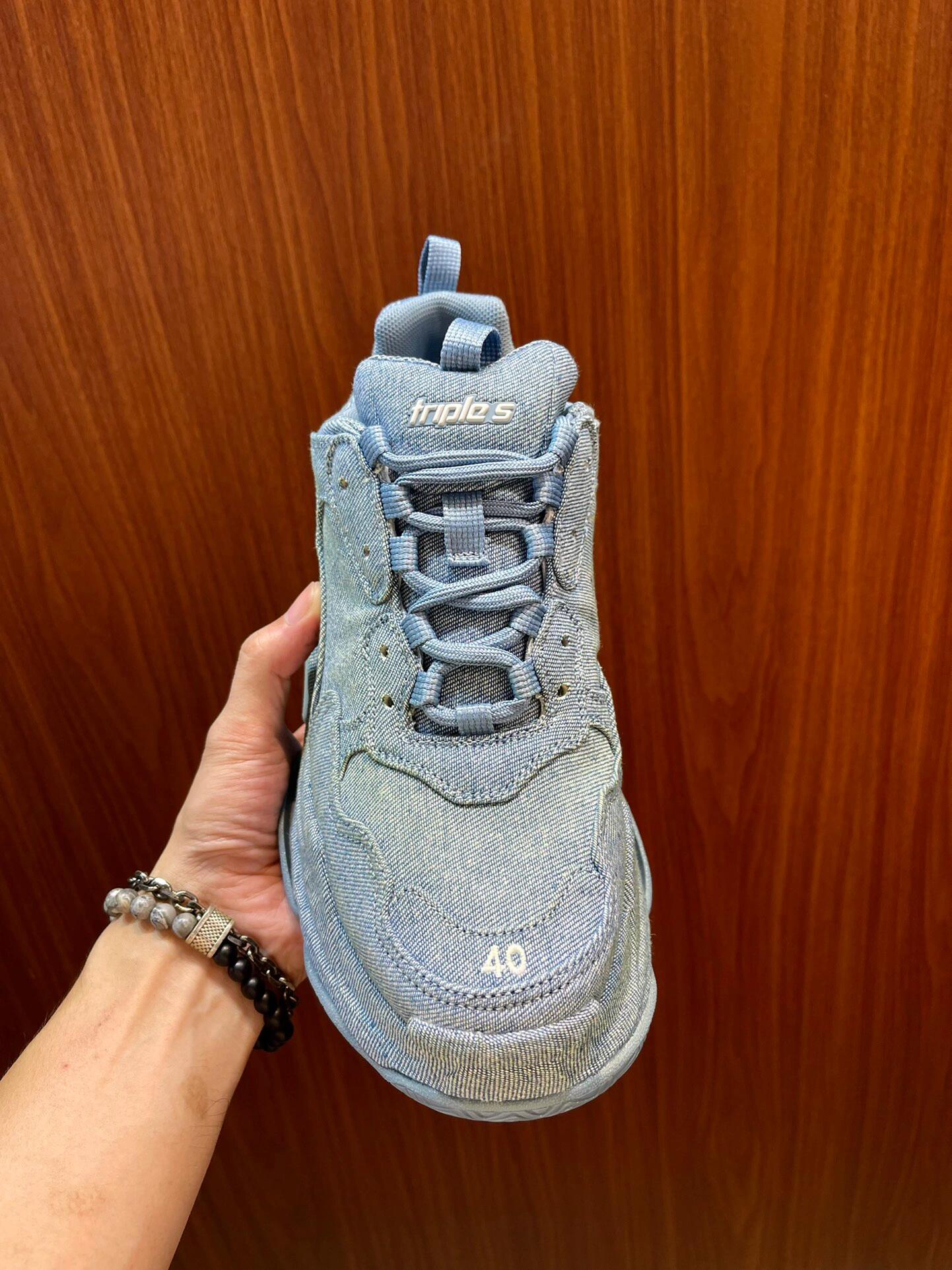 Ba*len*cia*ga triple s