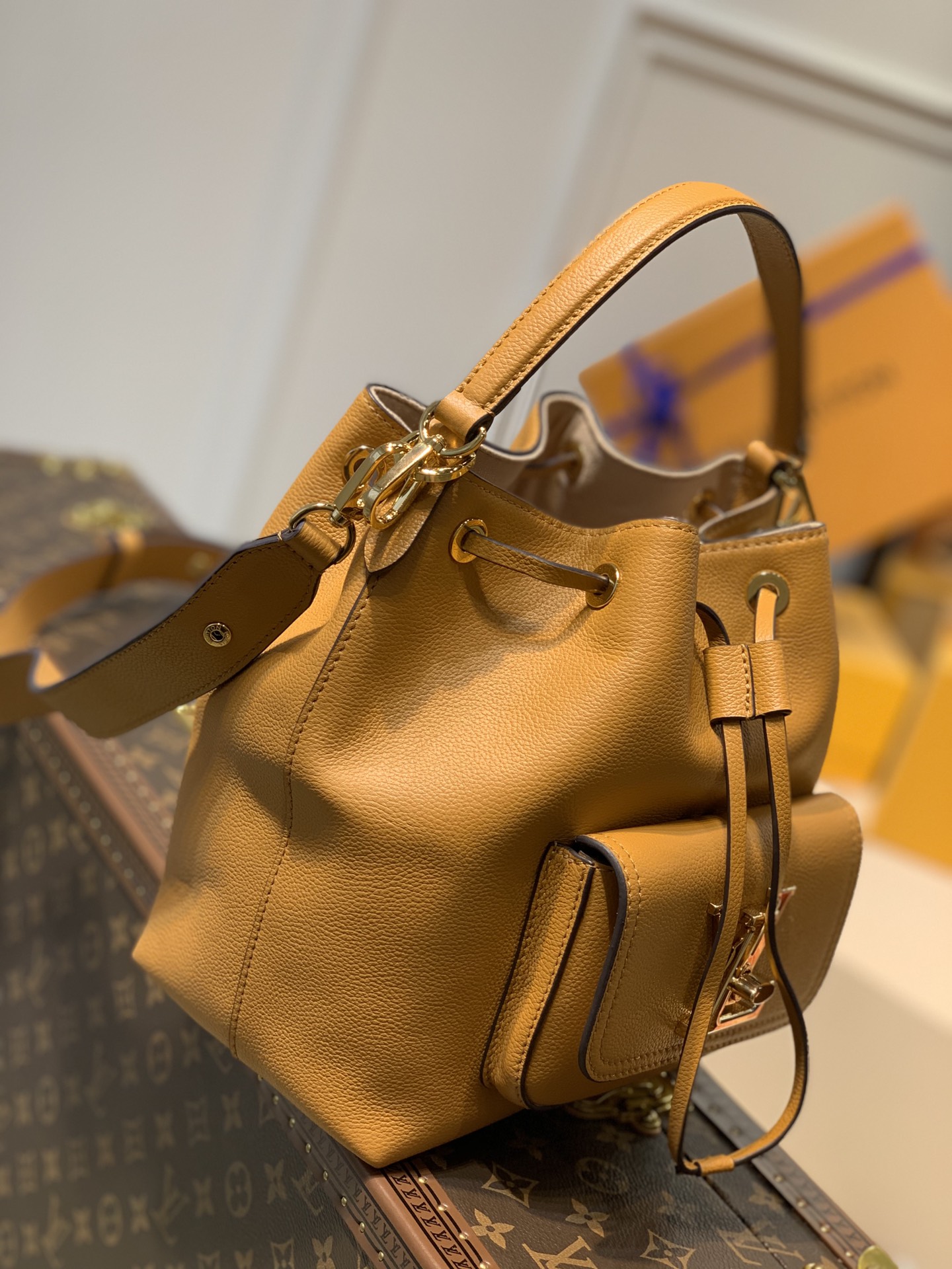 l0*is V*t0n lockme bucket-20*13*22cm