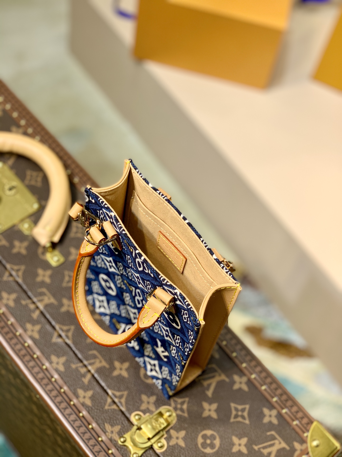 l0*is V*t0n petie sac plat tote-17*14*5.5cm