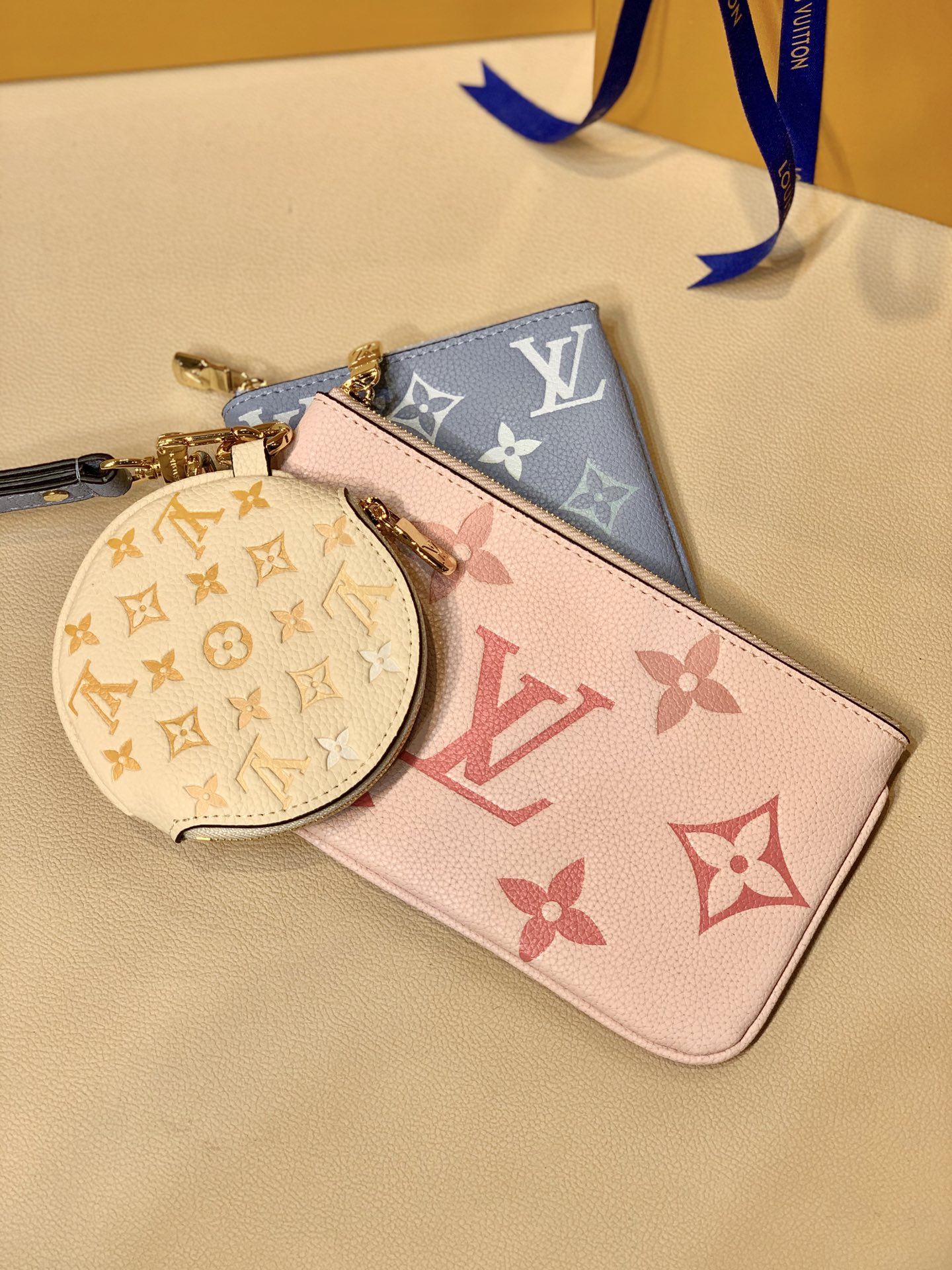 l0*is V*t0n by the pool pouch-20*12*3cm