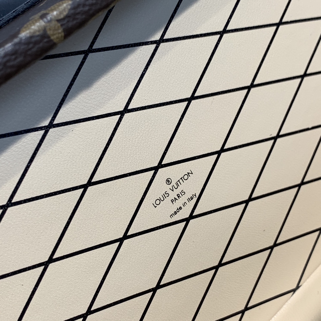 l0*is V*t0n petite malle east west-27*12*6.5cm