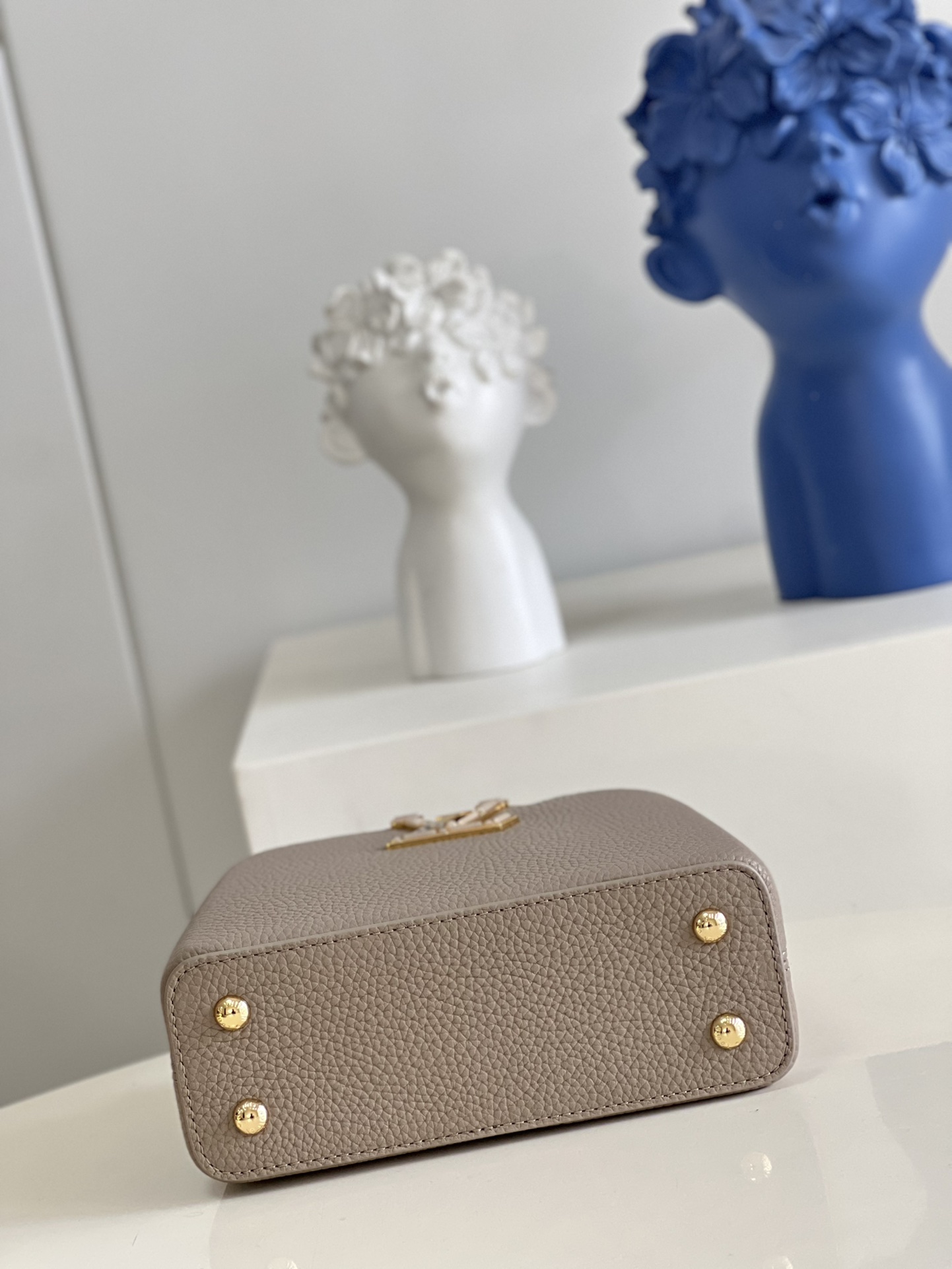 l0*is V*t0n capucines handlebag