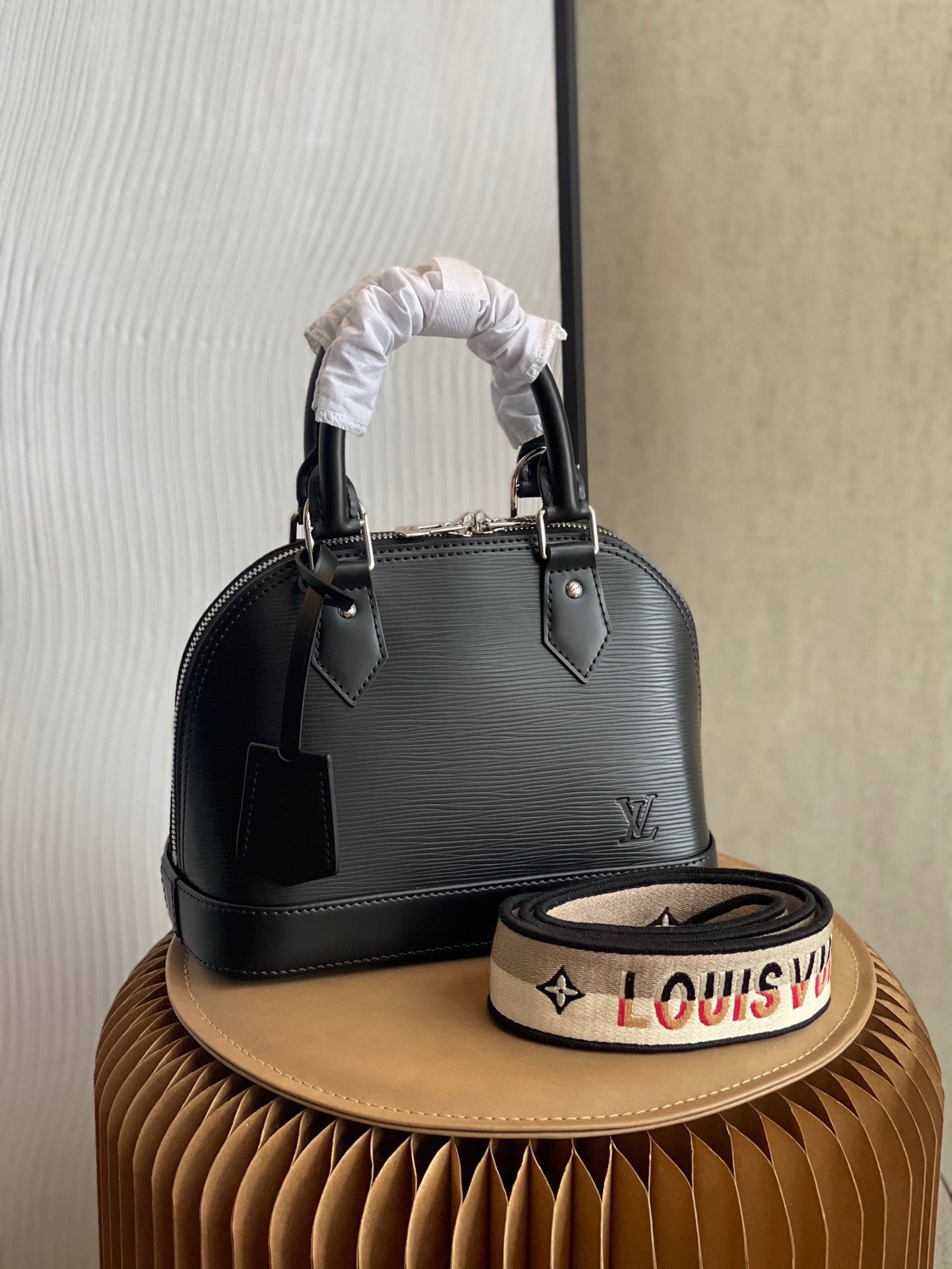 l0*is V*t0n alma bb-25*19*12cm