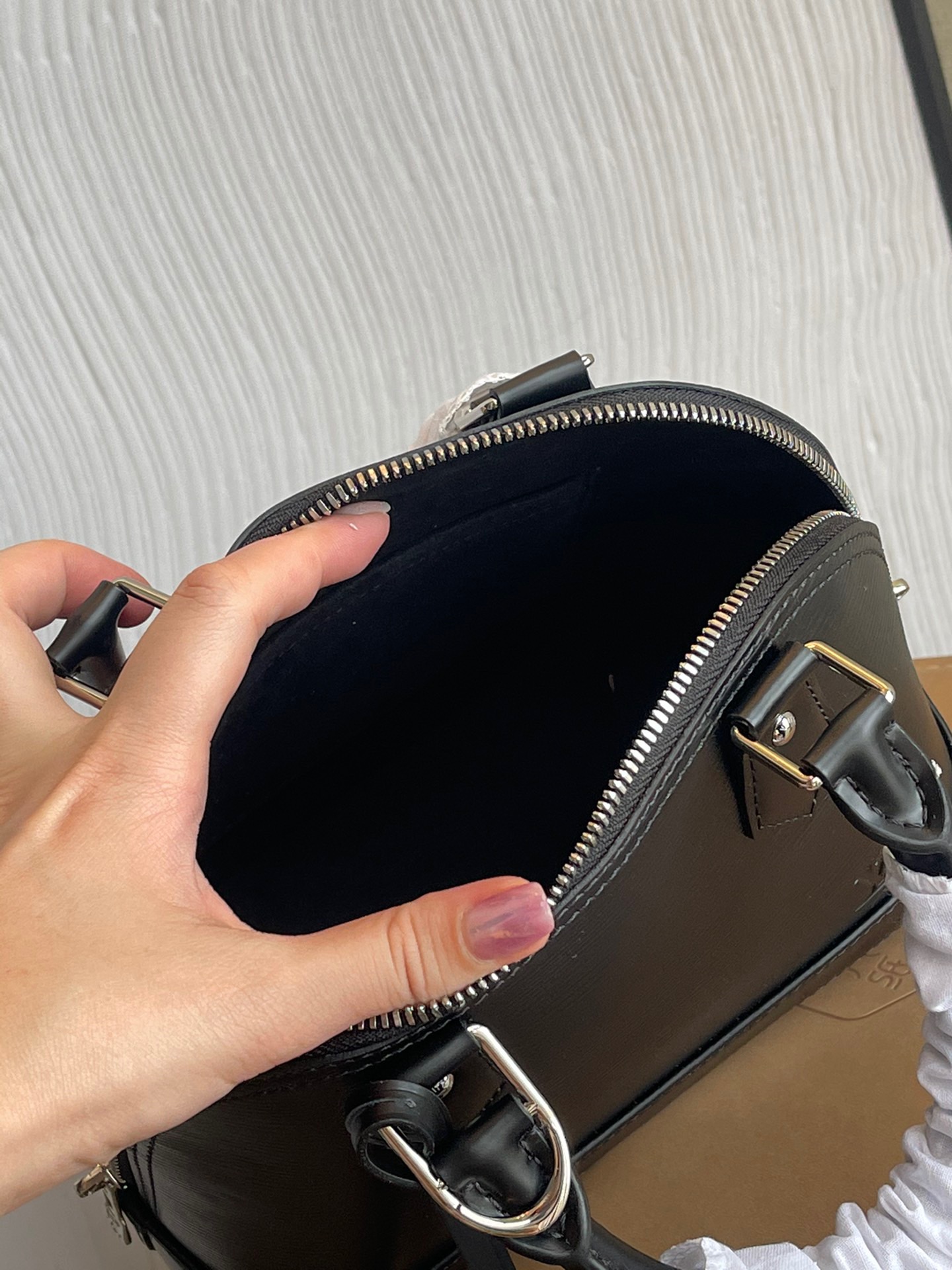 l0*is V*t0n alma bb-25*19*12cm