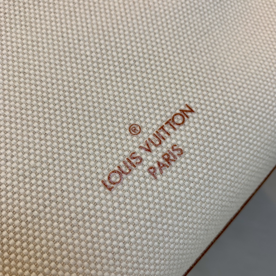 l0*is V*t0n on my side tote bag-25*20*12cm