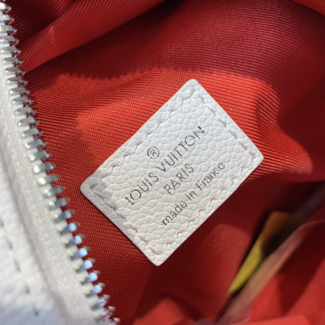 l0*is V*t0n racer backpsck-33*41*18cm