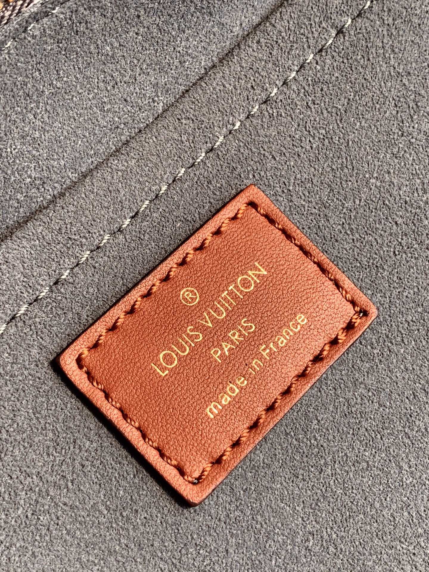 l0*is V*t0n on my side tote bag-31*25*14cm